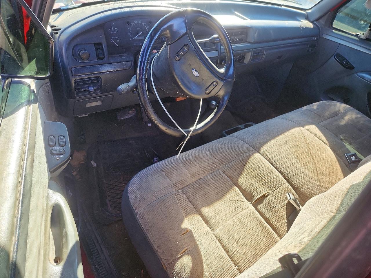 1993 Ford F150 Red vin: 1FTEF14N4PLA54118