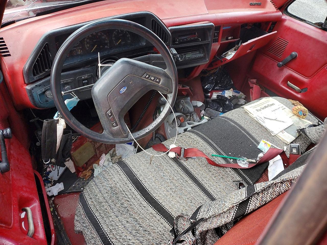 1989 Ford F150 Burgundy vin: 1FTEF14Y9KPA14015