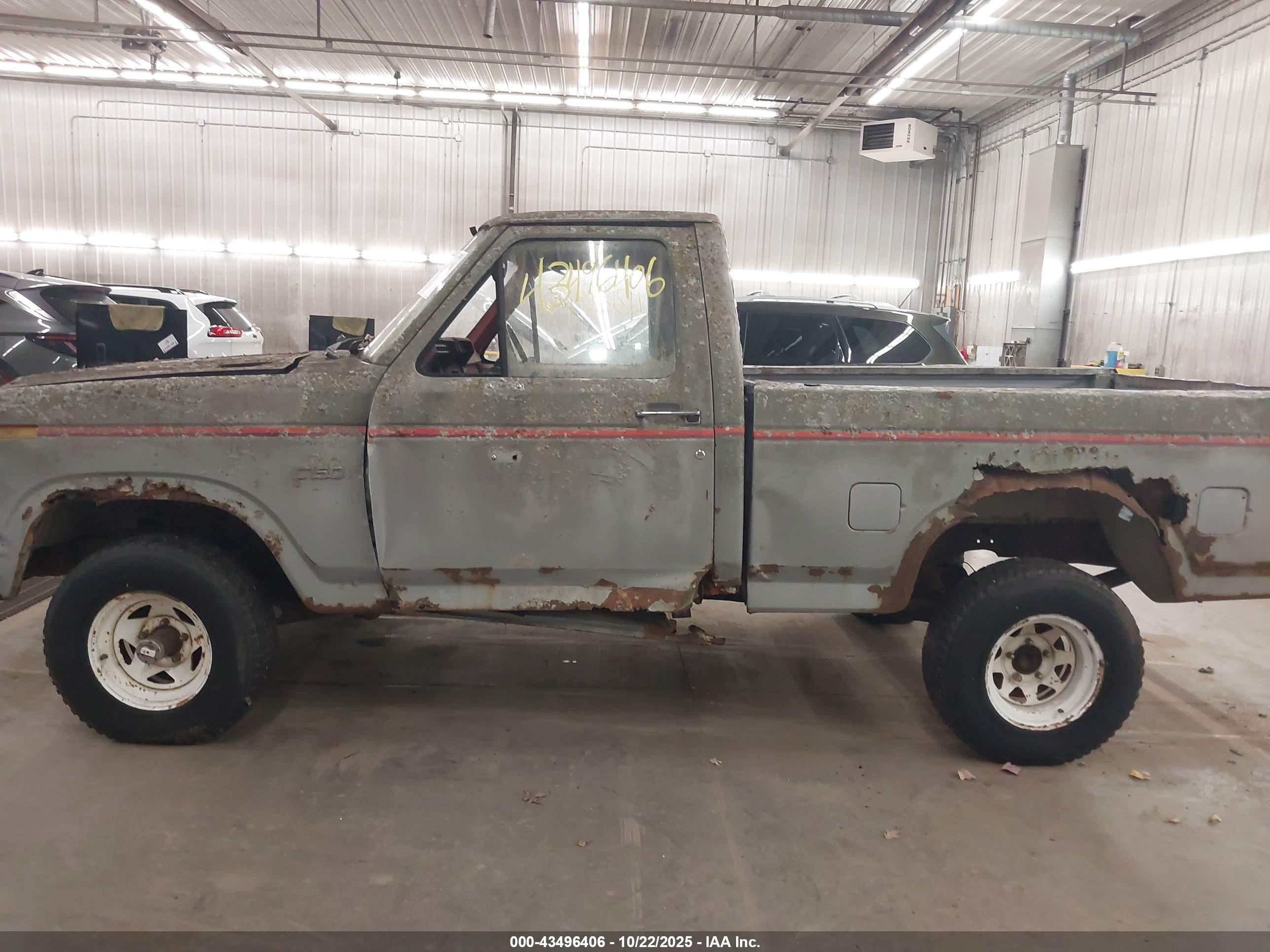 1983 Ford F150   Серый vin: 1FTEF14YXDPA24510