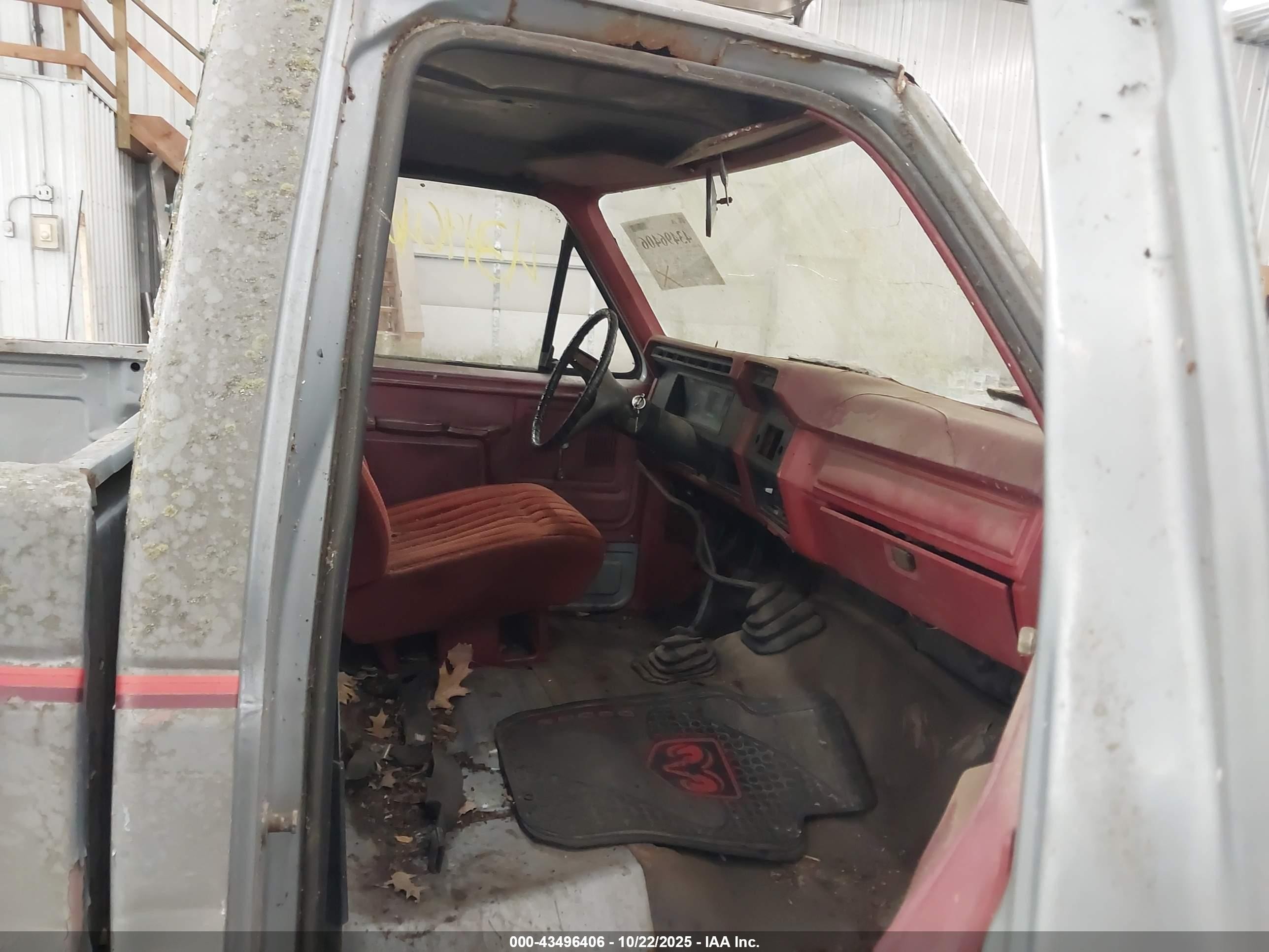1983 Ford F150   Серый vin: 1FTEF14YXDPA24510