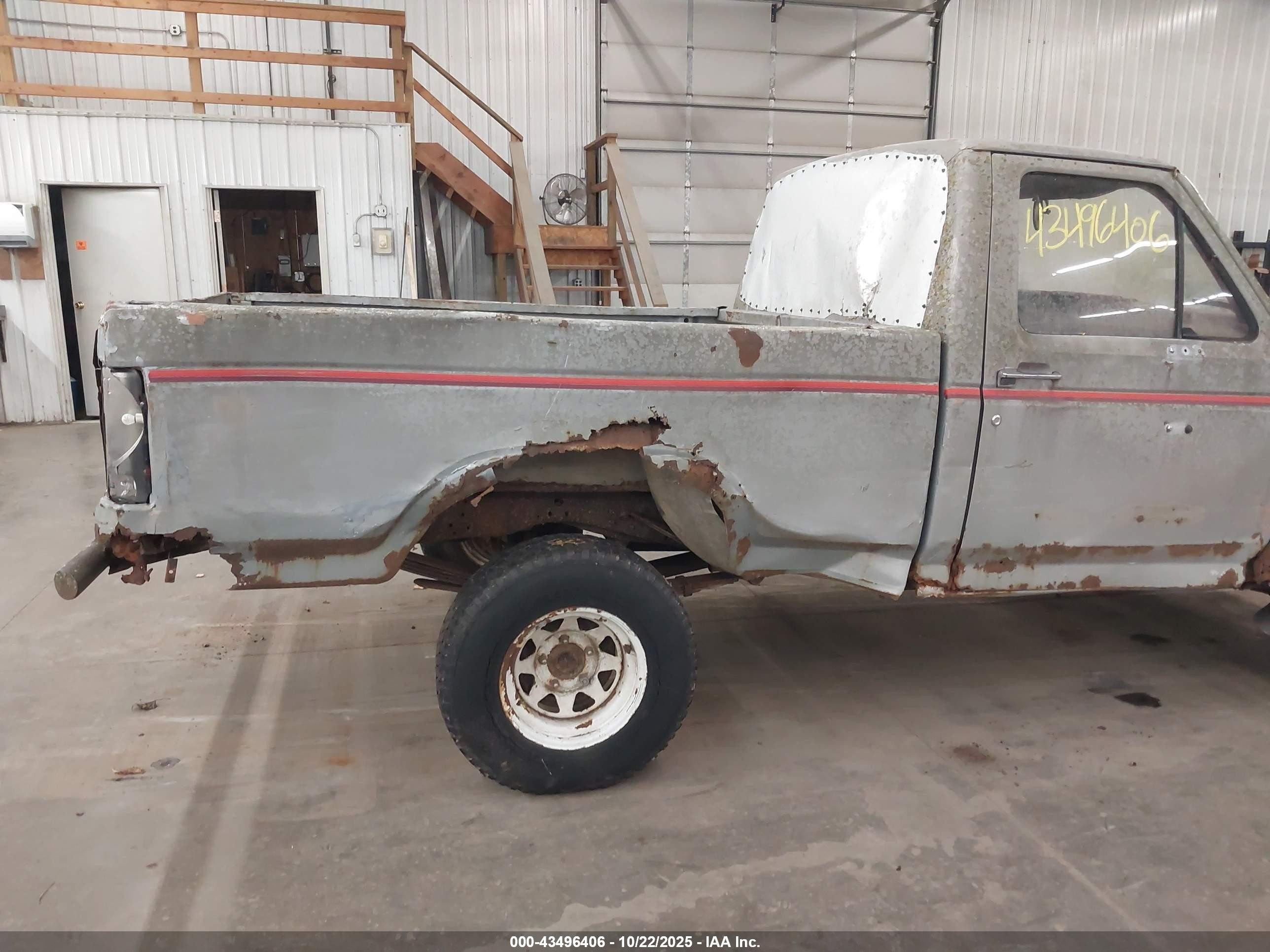1983 Ford F150   Серый vin: 1FTEF14YXDPA24510