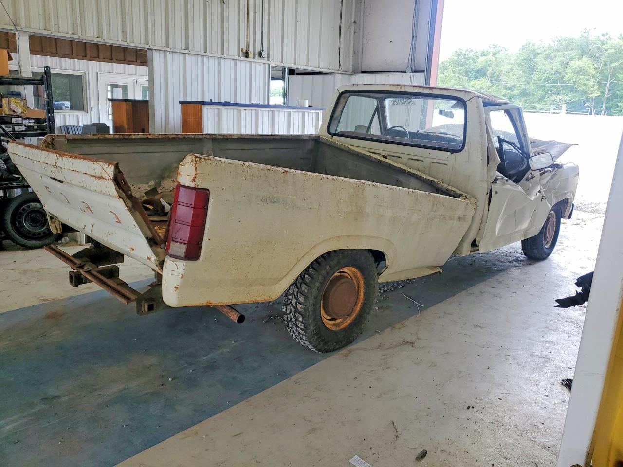 1982 Ford F150 White vin: 1FTEF15E2CNA38383