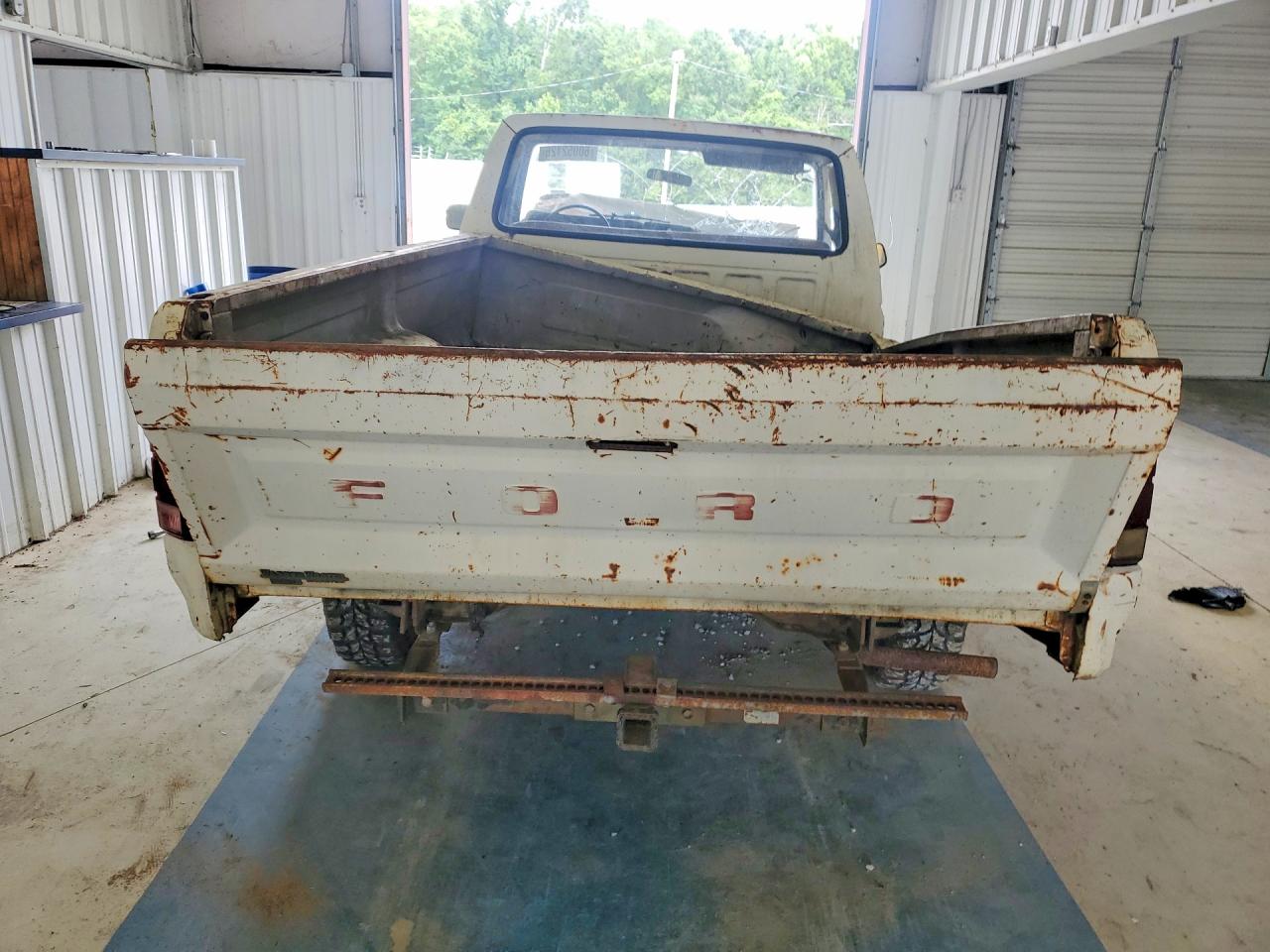1982 Ford F150 White vin: 1FTEF15E2CNA38383