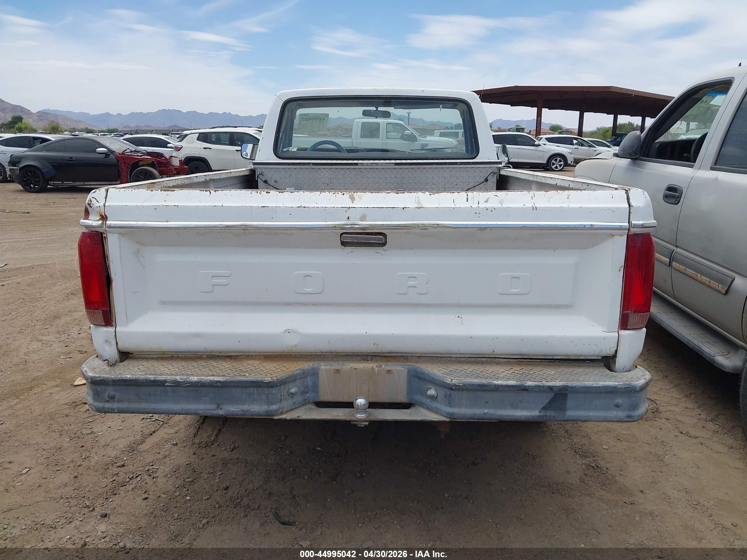 1982 Ford F150   Белый vin: 1FTEF15E8CRA19295