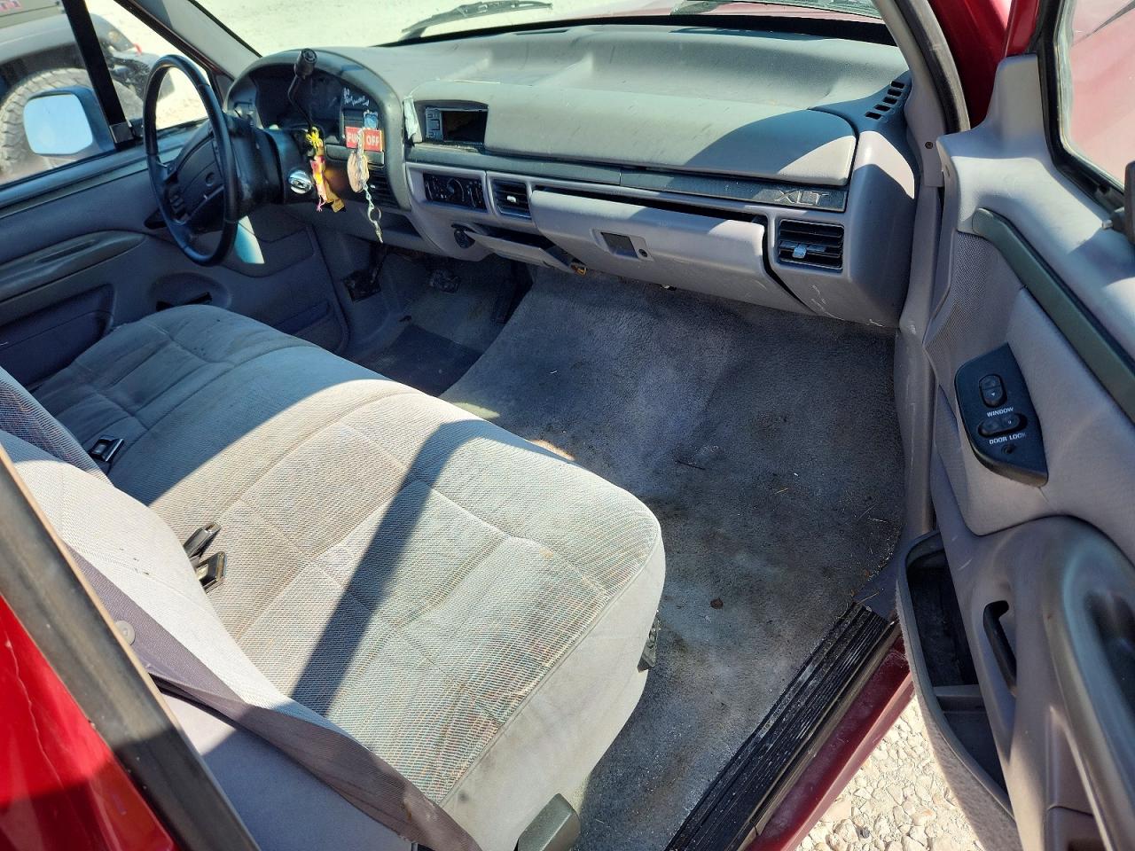 1995 Ford F150 Red vin: 1FTEF15H0SLA80605