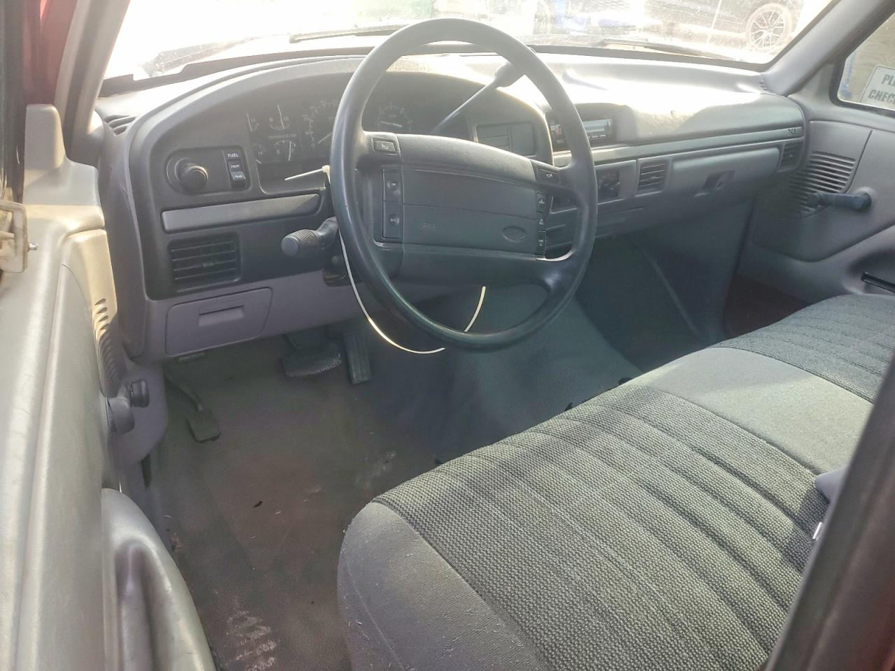 1994 Ford F150 Burgundy vin: 1FTEF15N3RLA19152