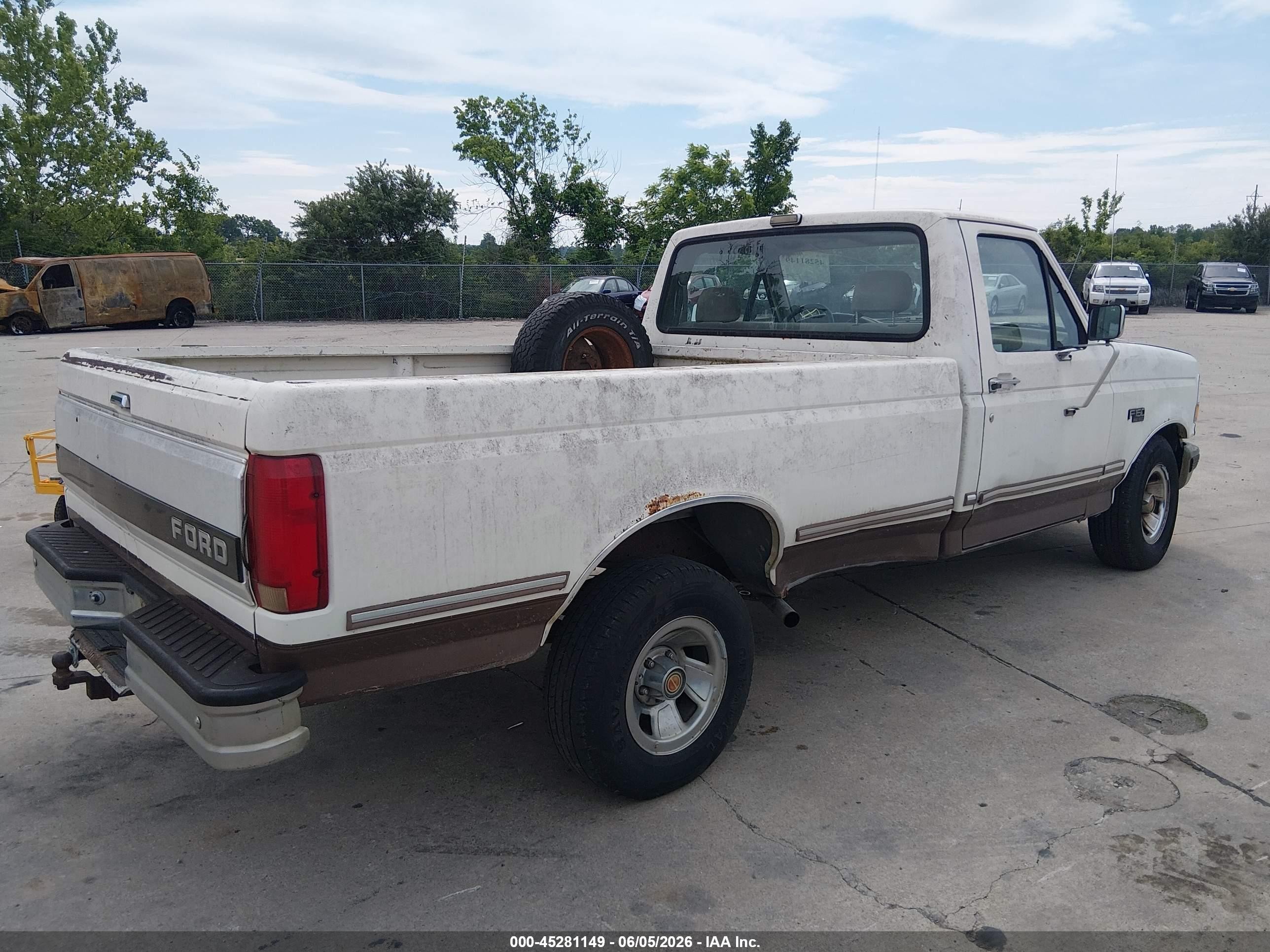 1992 Ford F150   Белый vin: 1FTEF15N5NNA50319