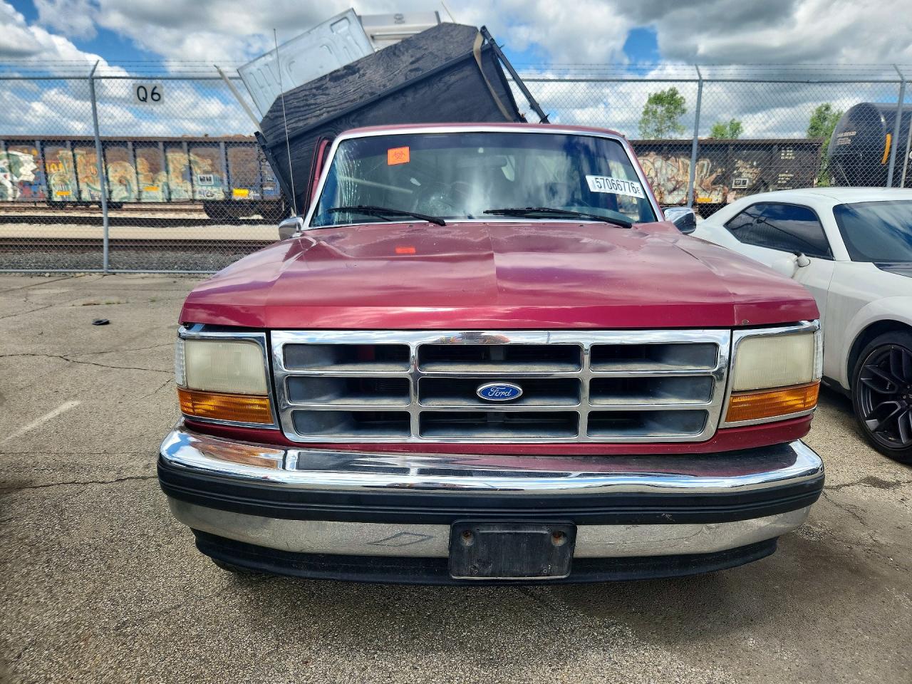 1994 Ford F150 Red vin: 1FTEF15N5RLA60673