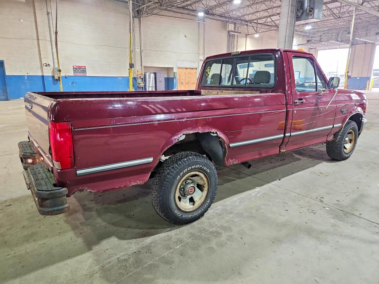 1993 Ford F150 Red vin: 1FTEF15NXPLA62030
