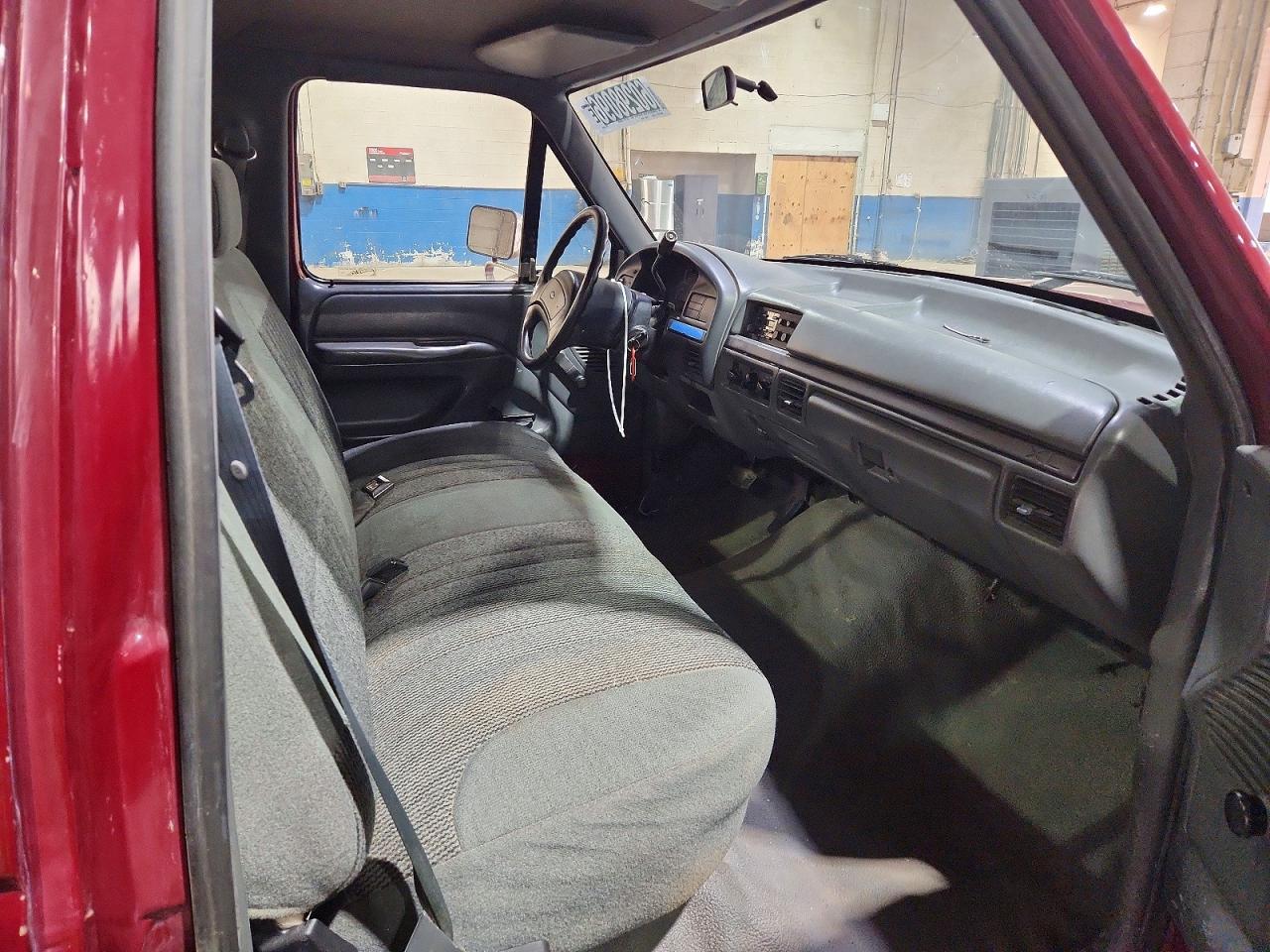 1993 Ford F150 Red vin: 1FTEF15NXPLA62030