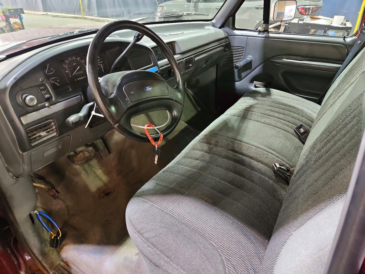 1993 Ford F150 Red vin: 1FTEF15NXPLA62030