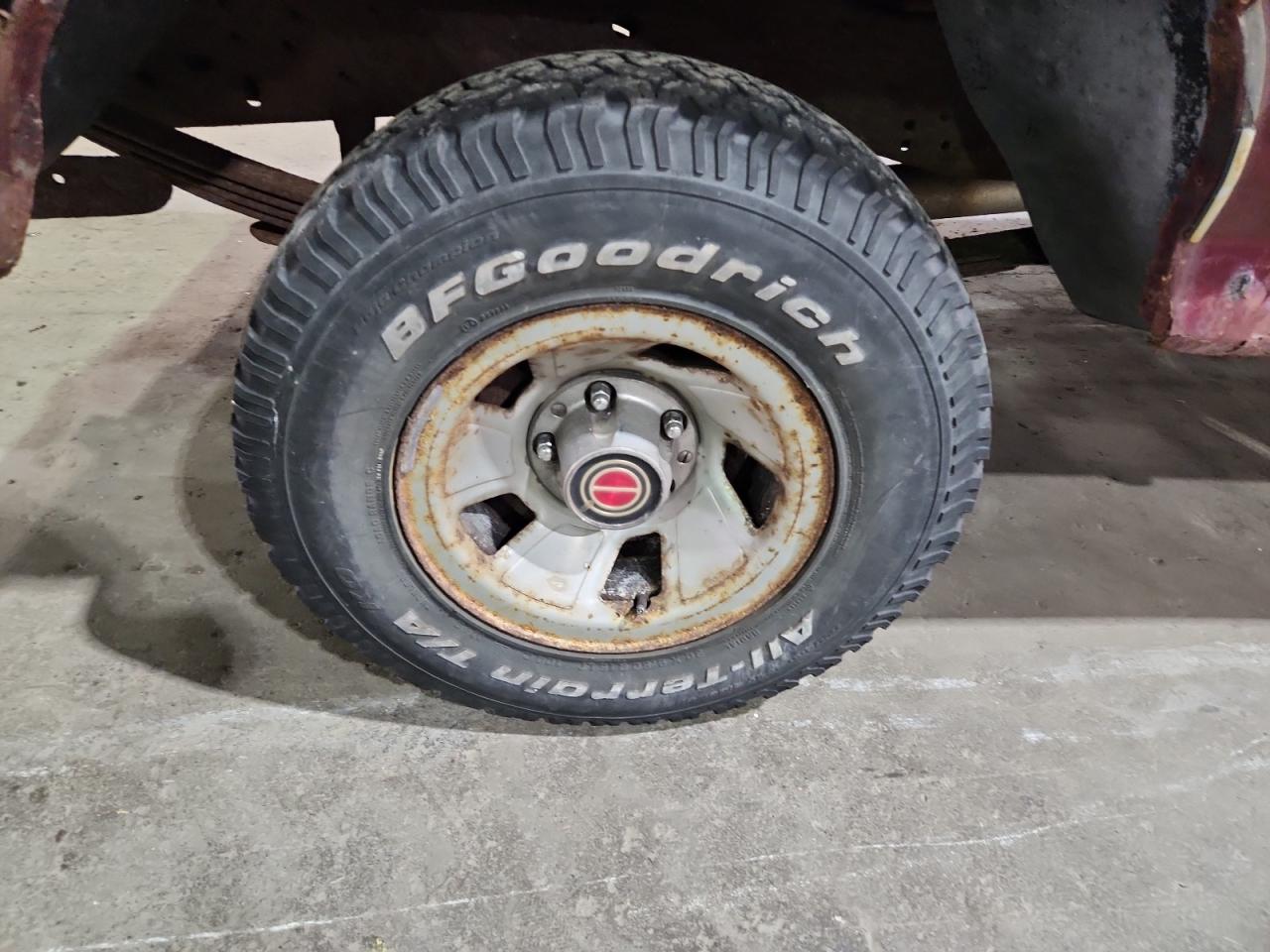 1993 Ford F150 Red vin: 1FTEF15NXPLA62030 Damage: Right Rear Wheel, Rust, Repair Required