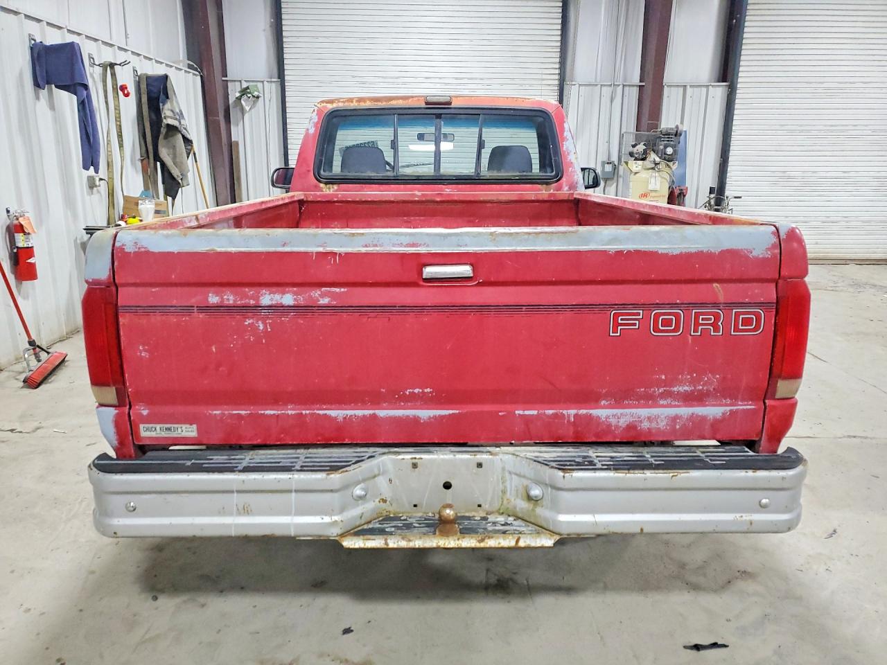 1992 Ford F150 Red vin: 1FTEF15Y7NNB06738
