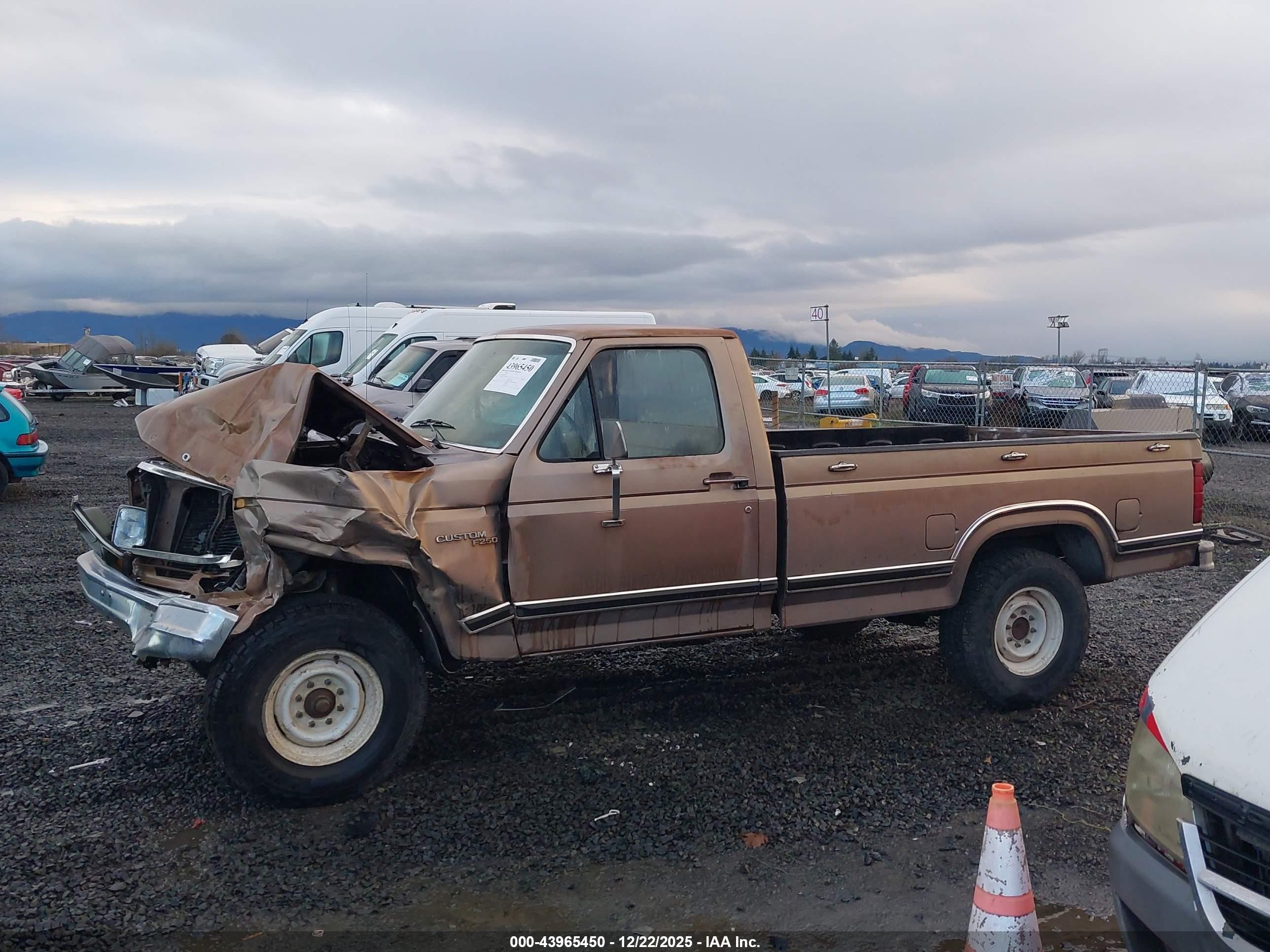 1981 Ford F250   Brown vin: 1FTEF25G4BRA12172