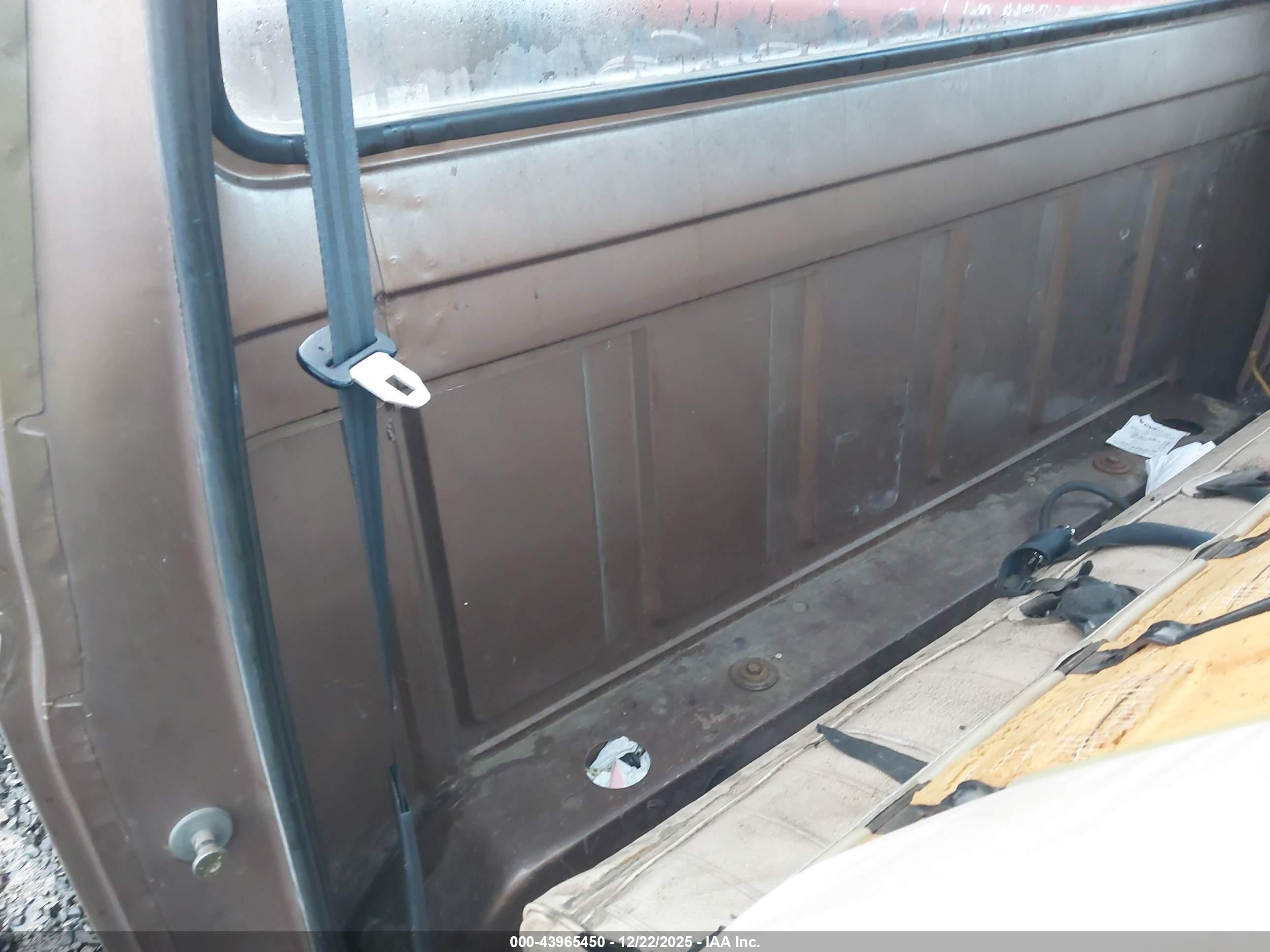 1981 Ford F250   Brown vin: 1FTEF25G4BRA12172