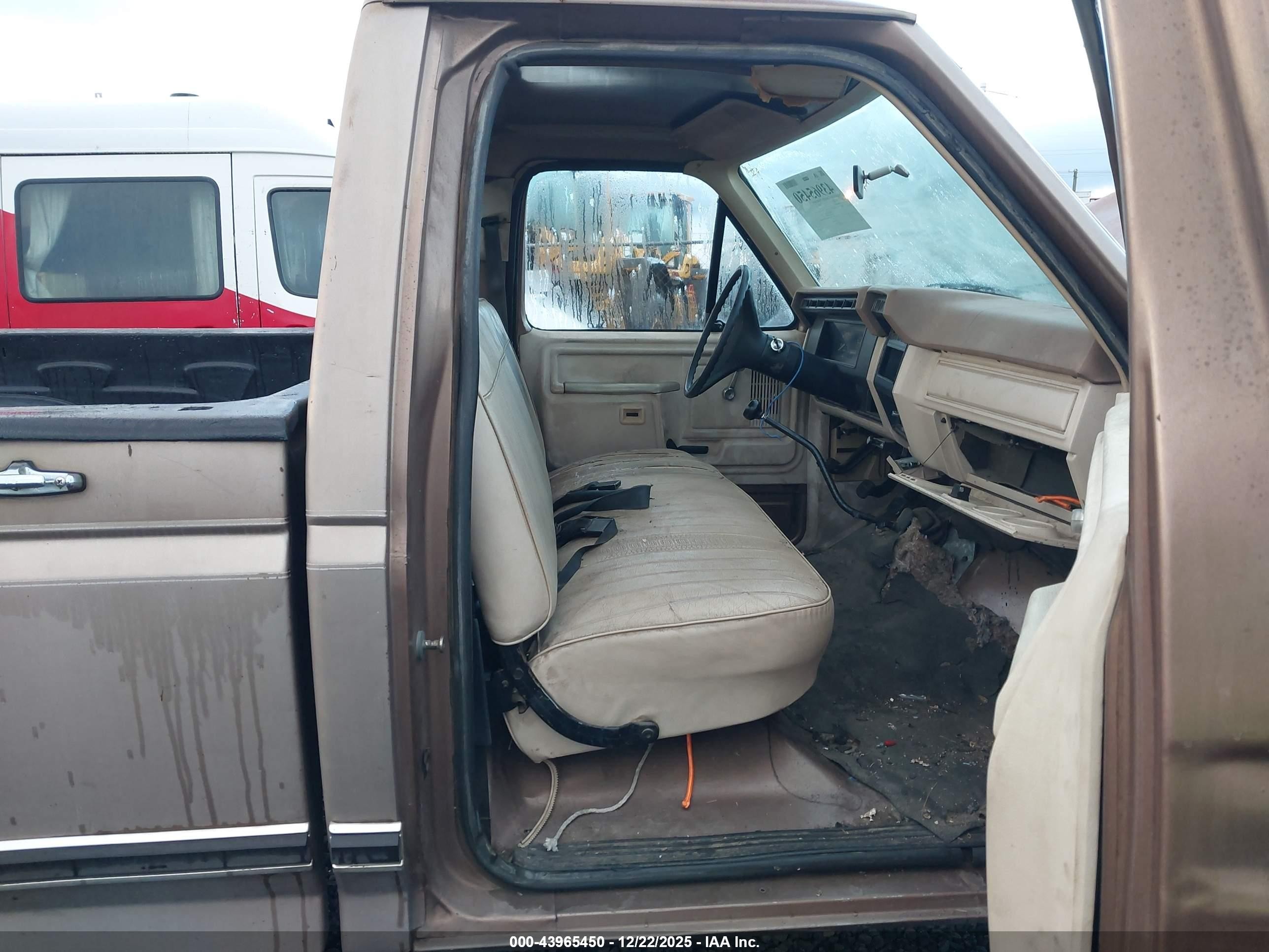 1981 Ford F250   Brown vin: 1FTEF25G4BRA12172