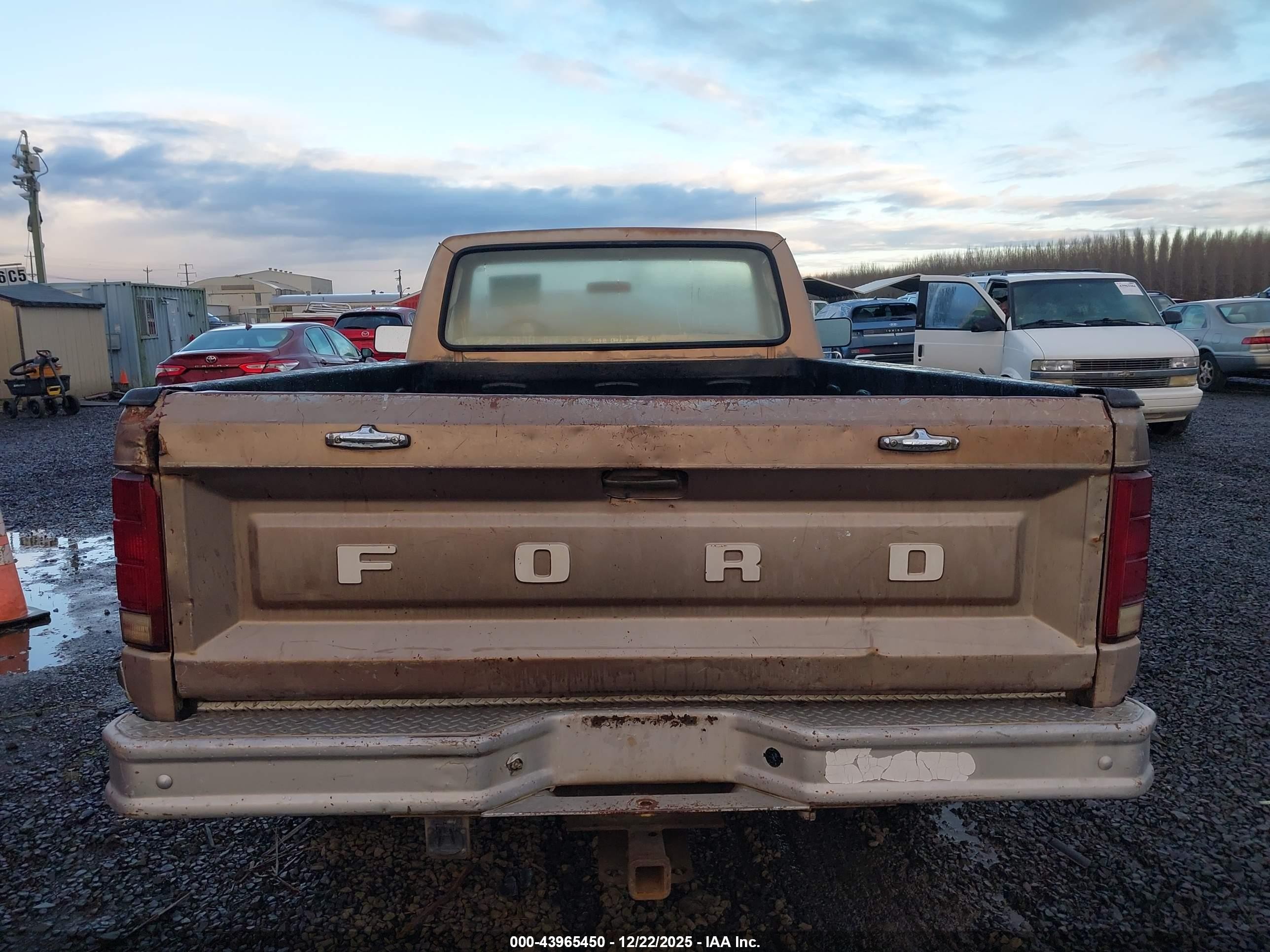 1981 Ford F250   Brown vin: 1FTEF25G4BRA12172