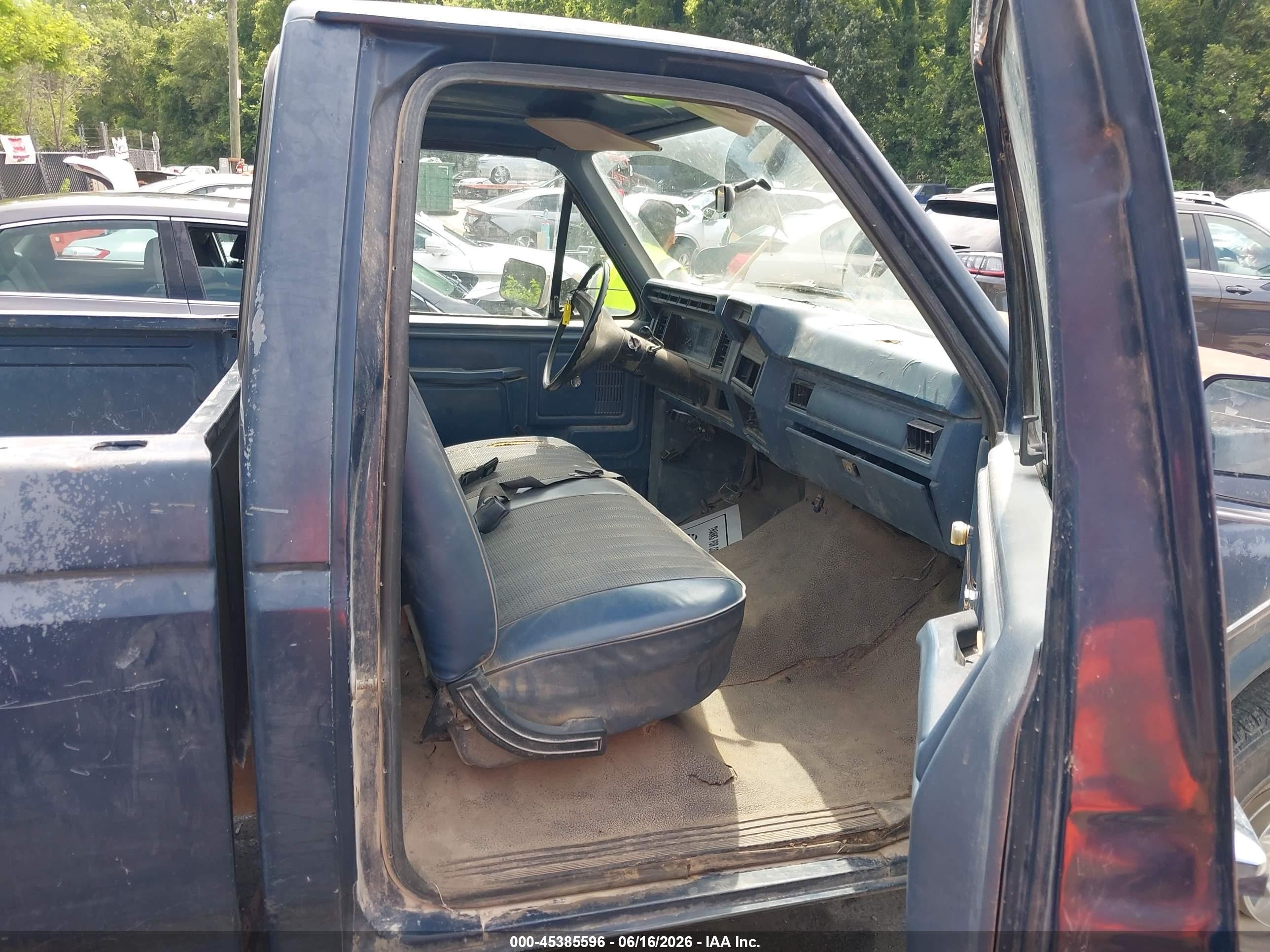 1986 Ford F250   Blue vin: 1FTEF25H1GKB40717