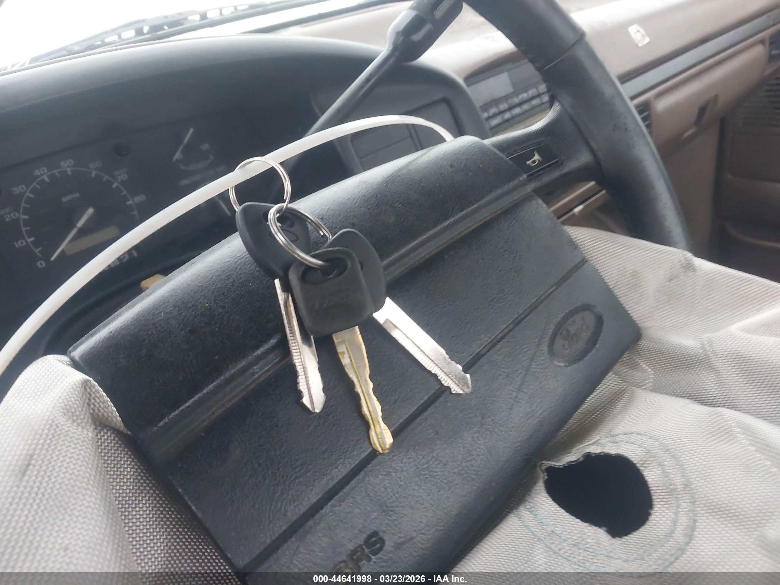 1995 Ford F250   Кремовый vin: 1FTEF25Y2SNB31452