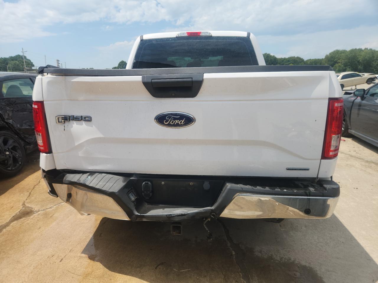 2015 Ford F150 Supercrew Белый vin: 1FTEW1C83FKF08455 Damage: Tailgate, Dent(S) W/No Paint Dmg, > 12 Inches