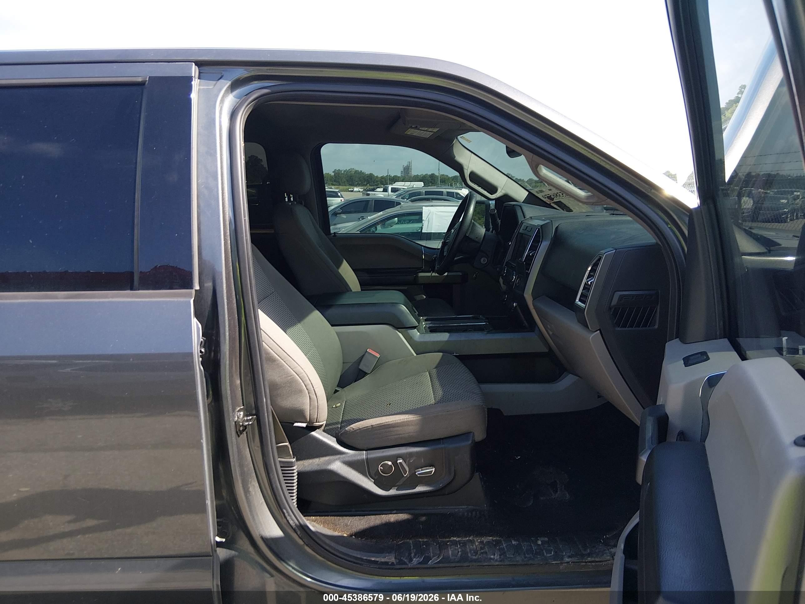 2015 Ford F-150 Xlt Серый vin: 1FTEW1CF4FKD32644