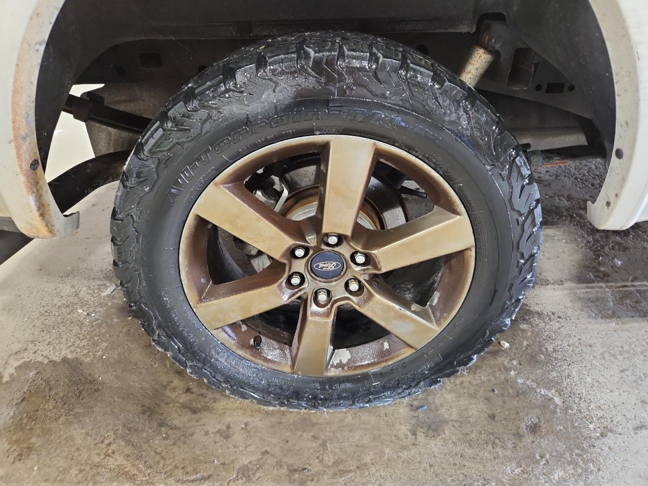 2015 Ford F150 Supercrew White vin: 1FTEW1CF5FFC98500 Damage: Right Rear Wheel, Rust, Repair Required