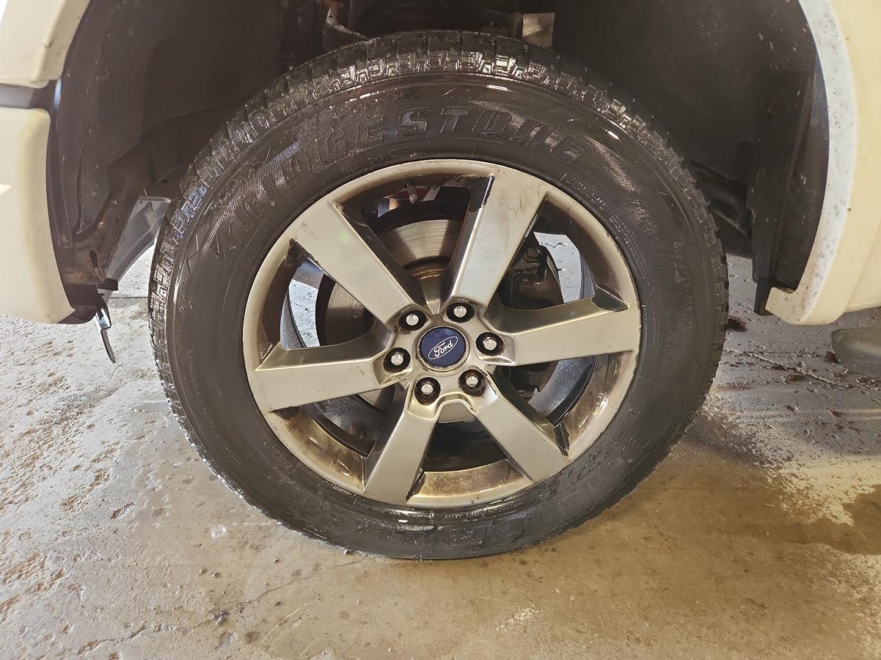 2015 Ford F150 Supercrew White vin: 1FTEW1CF5FFC98500 Damage: Left Front Wheel, Curb Rash, > 12 Inches