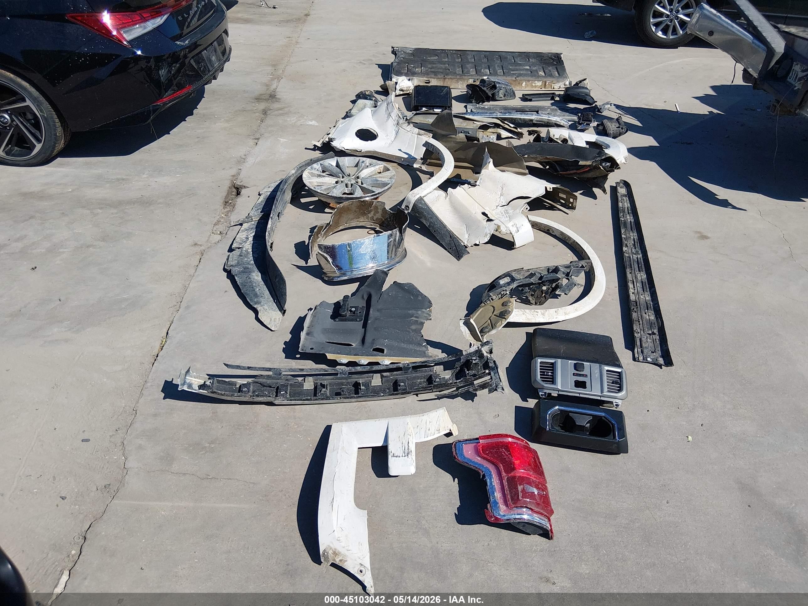 2015 Ford F-150 Lariat White vin: 1FTEW1CF7FKE28476