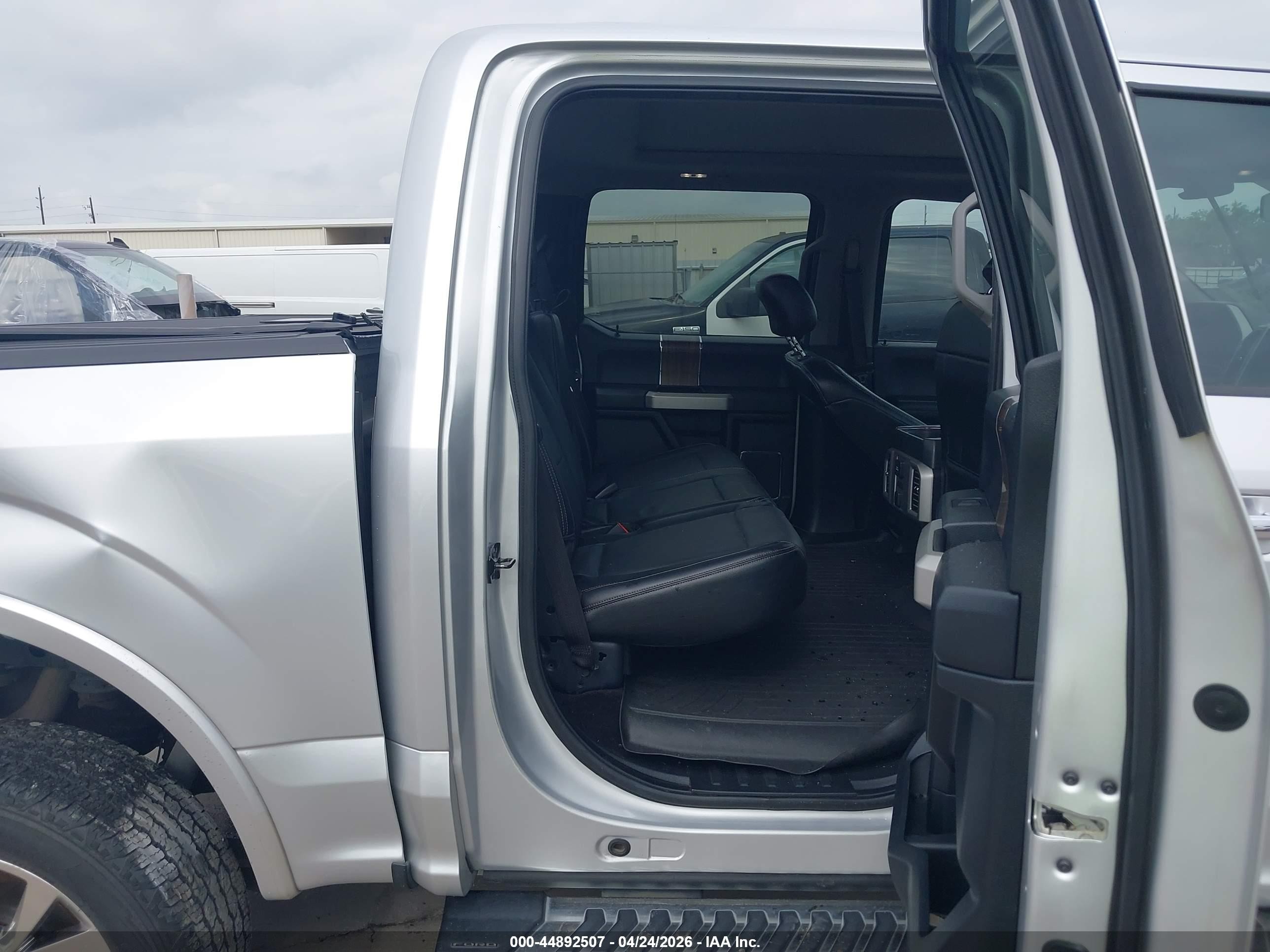 2015 Ford F-150 Lariat Silver vin: 1FTEW1CF8FKE15123