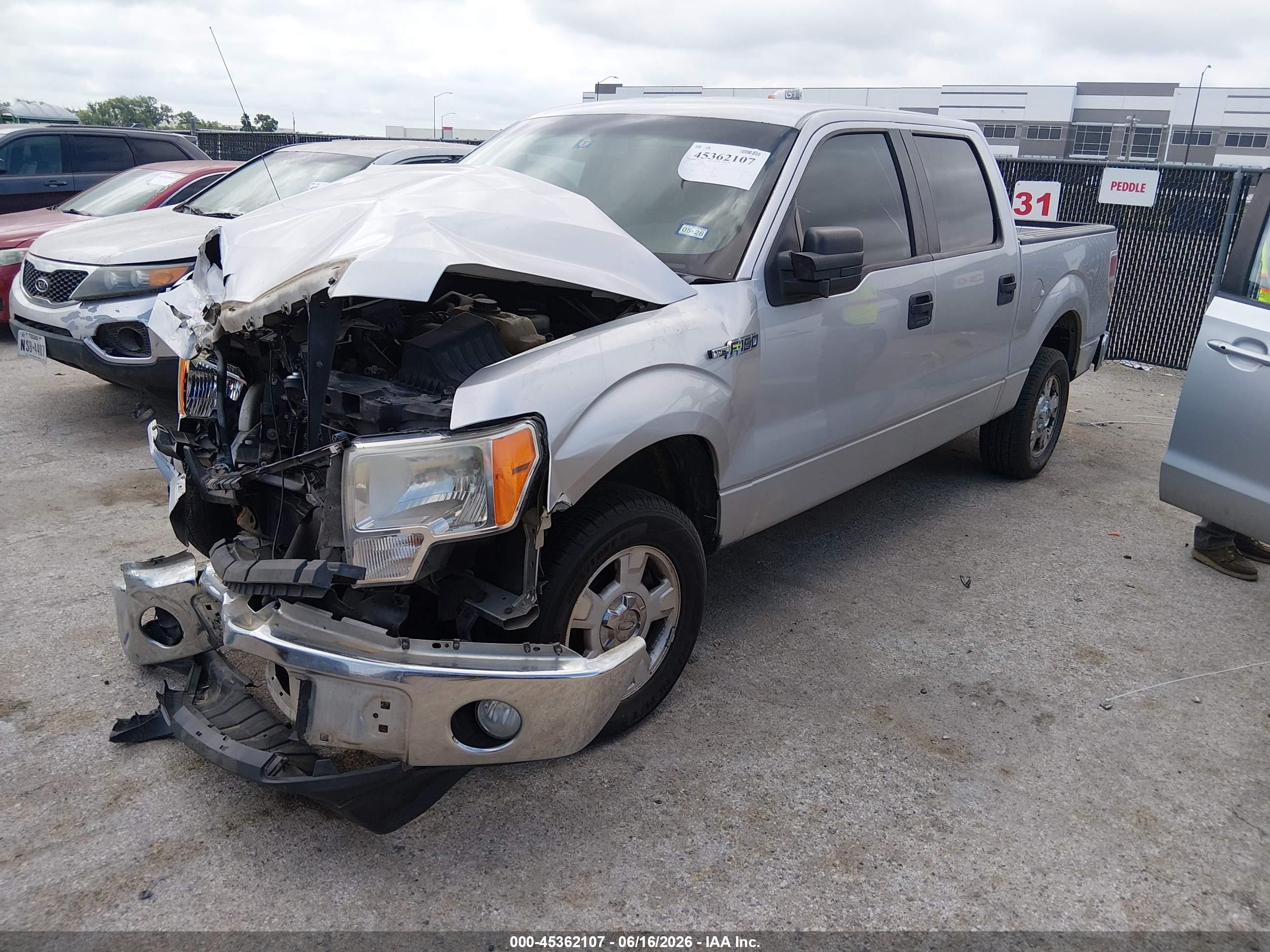 2013 Ford F-150 Xlt Silver vin: 1FTEW1CM1DFB19008