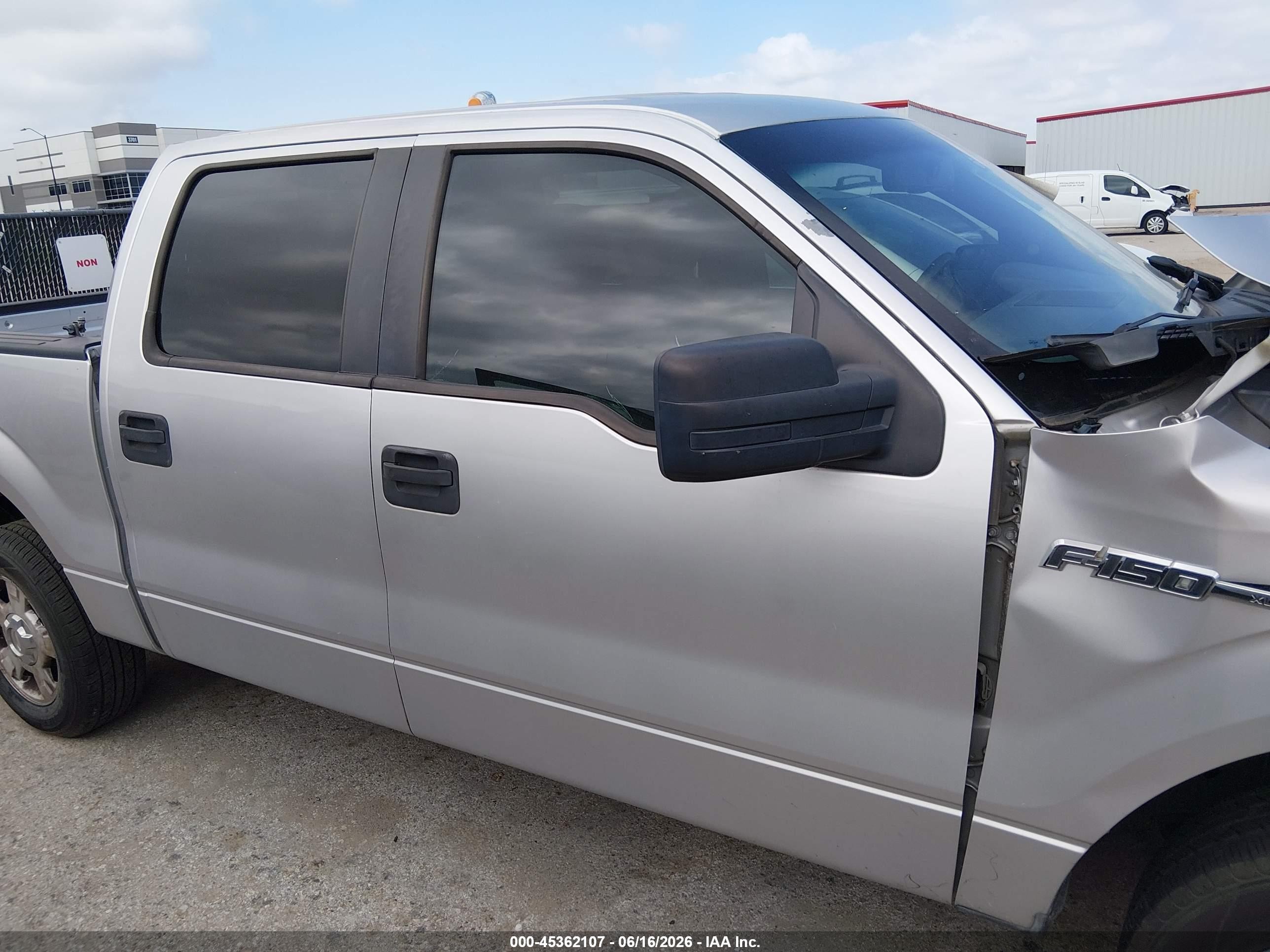 2013 Ford F-150 Xlt Silver vin: 1FTEW1CM1DFB19008