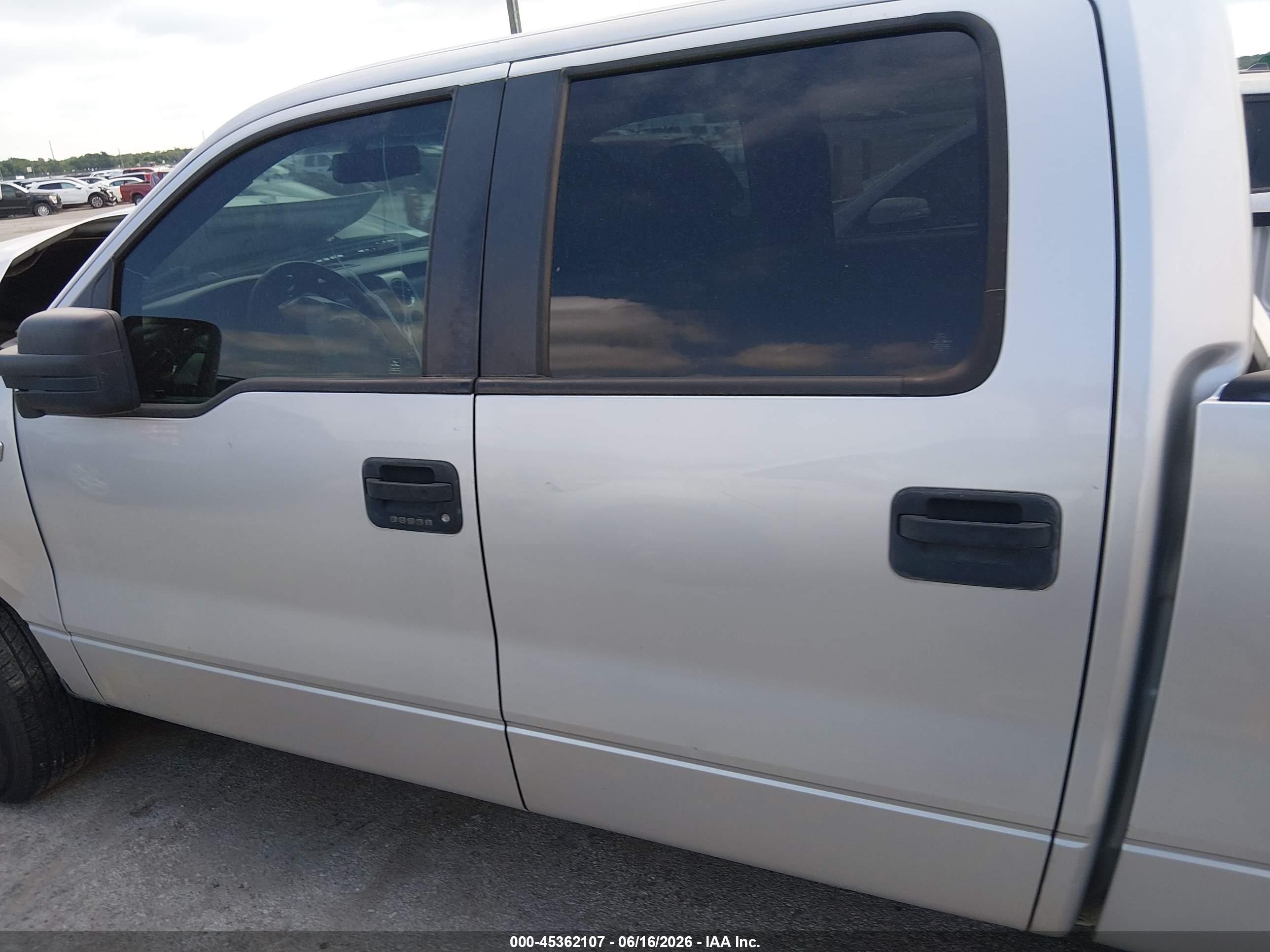 2013 Ford F-150 Xlt Silver vin: 1FTEW1CM1DFB19008