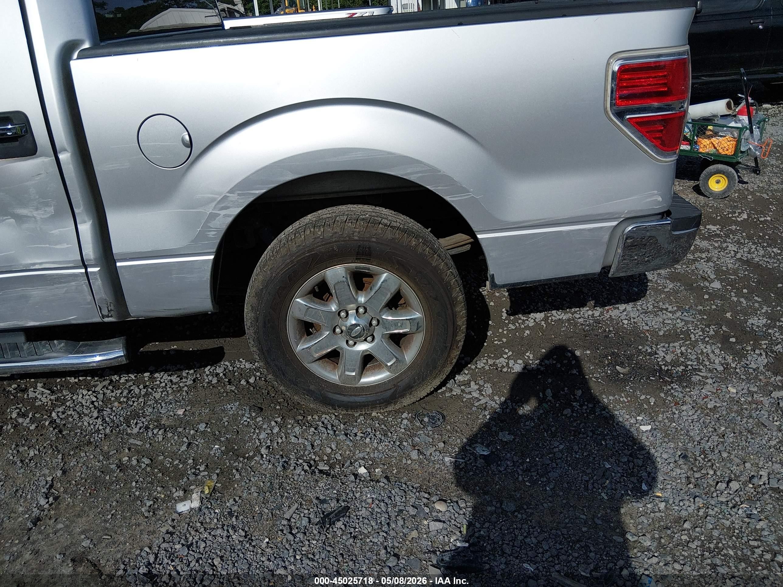 2013 Ford F-150 Xlt Silver vin: 1FTEW1CM4DFB72351