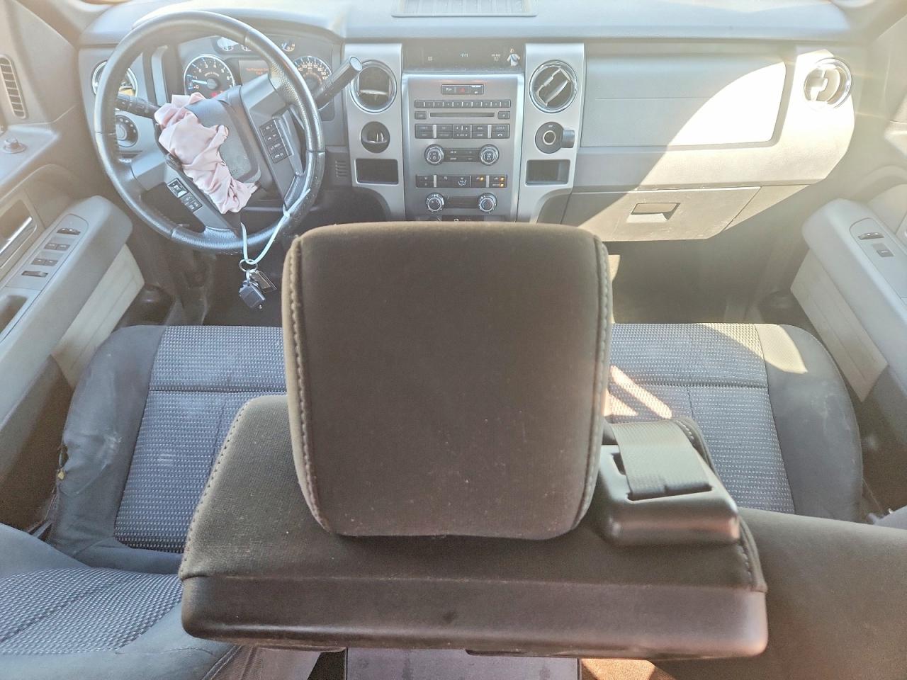 2011 Ford F150 Supercrew Silver vin: 1FTEW1CM8BFB53153