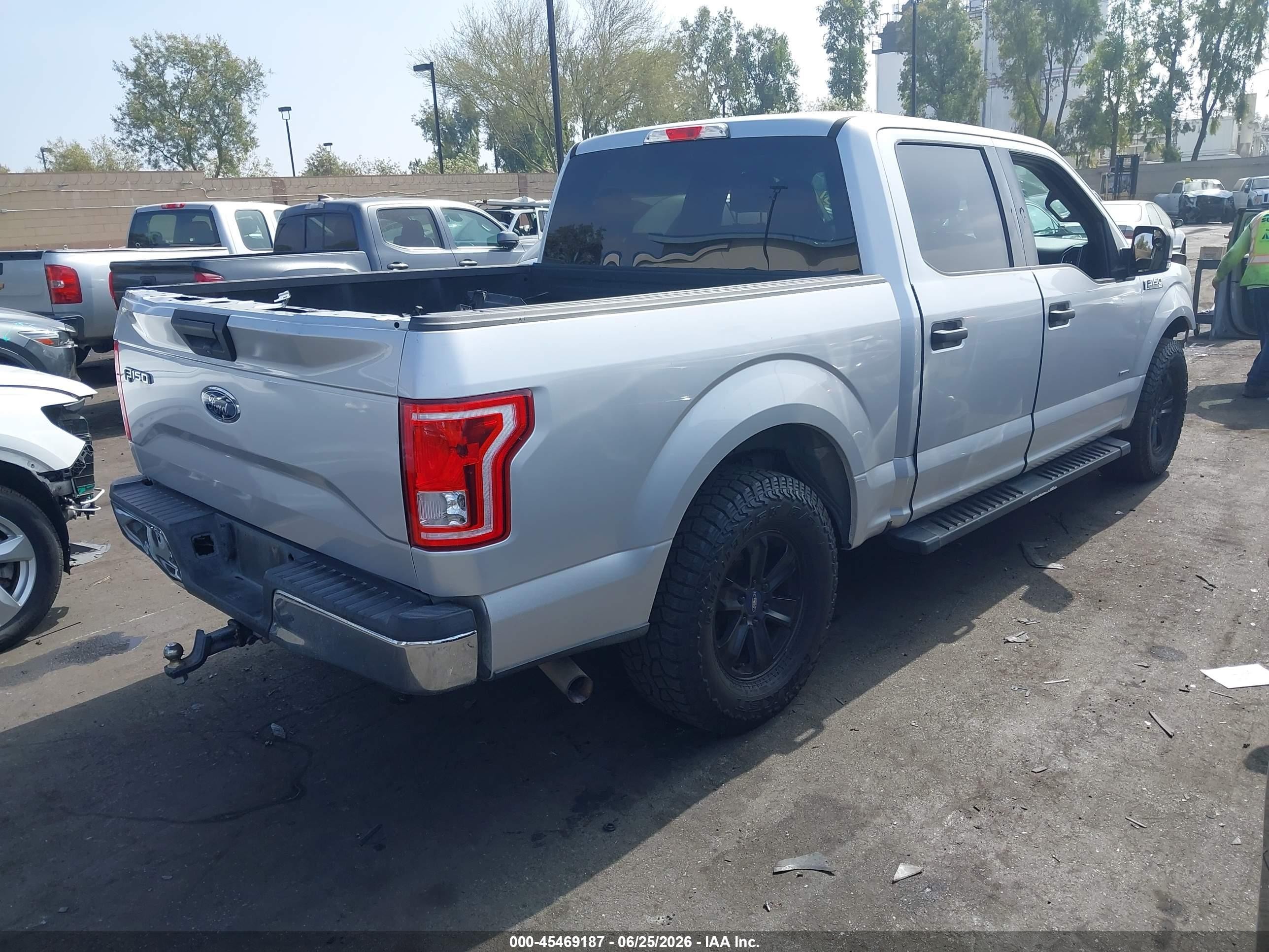 2015 Ford F-150 Xlt Silver vin: 1FTEW1CP0FKE64793