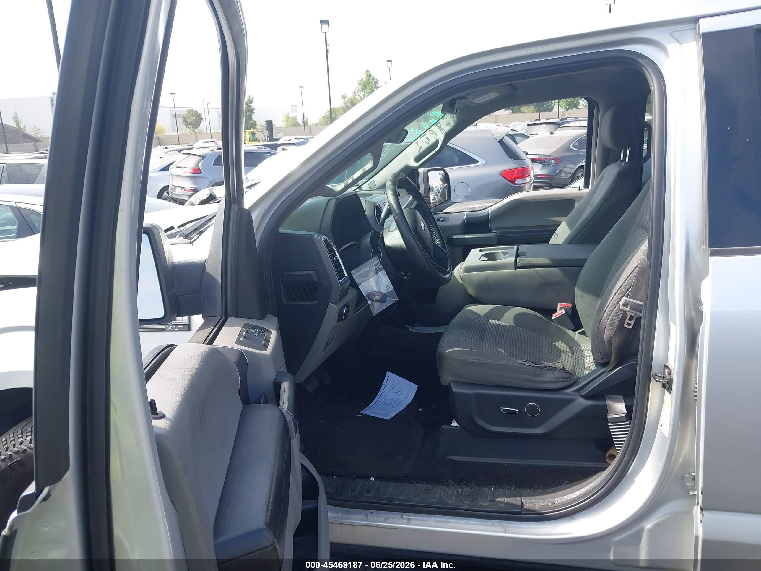 2015 Ford F-150 Xlt Silver vin: 1FTEW1CP0FKE64793