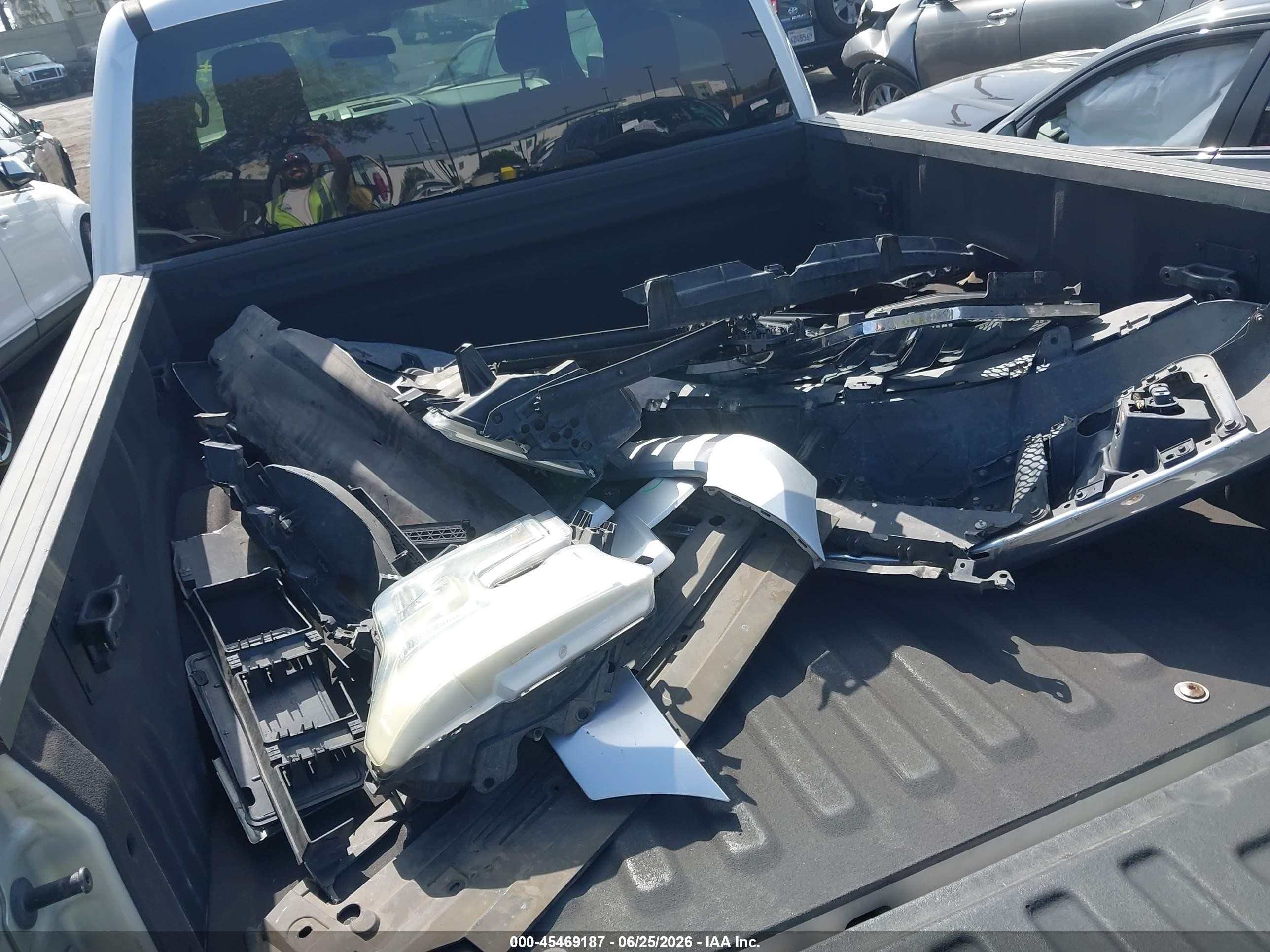 2015 Ford F-150 Xlt Silver vin: 1FTEW1CP0FKE64793