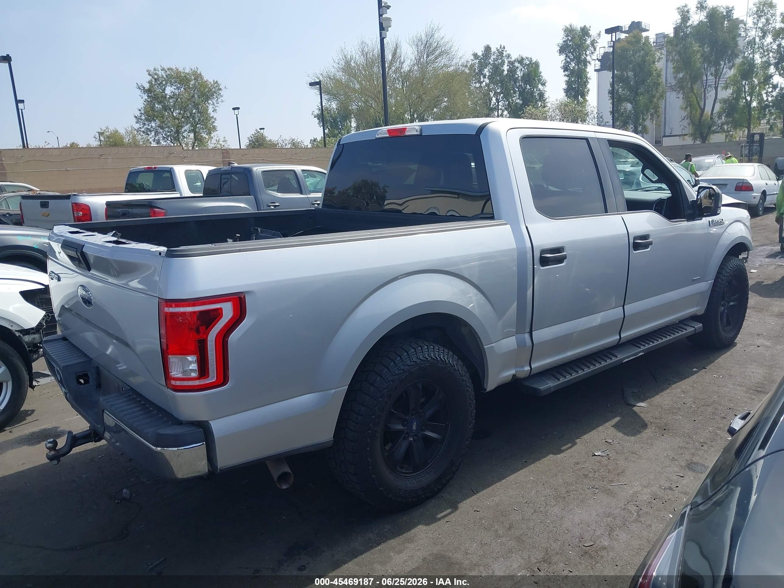 2015 Ford F-150 Xlt Silver vin: 1FTEW1CP0FKE64793