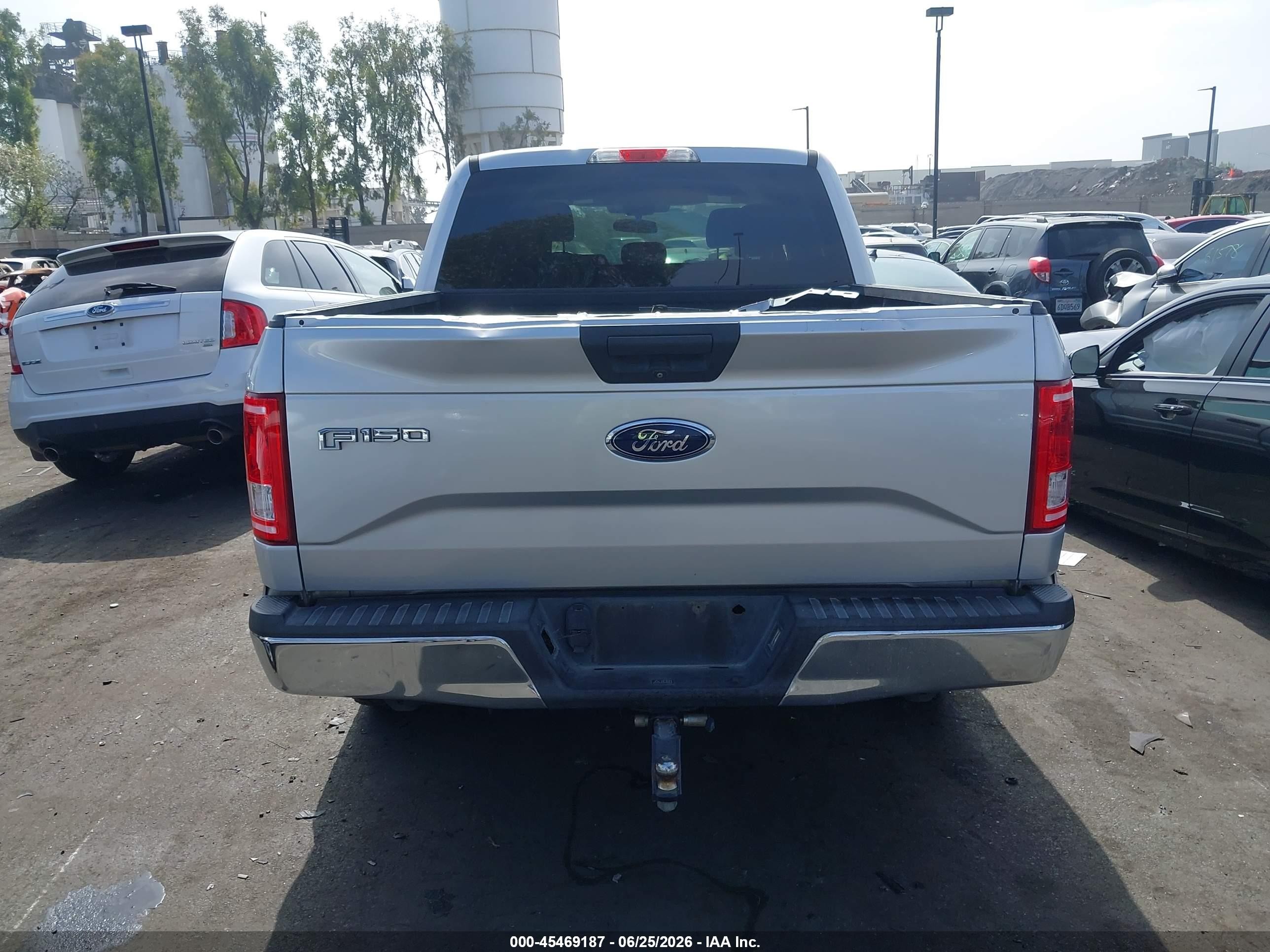 2015 Ford F-150 Xlt Silver vin: 1FTEW1CP0FKE64793