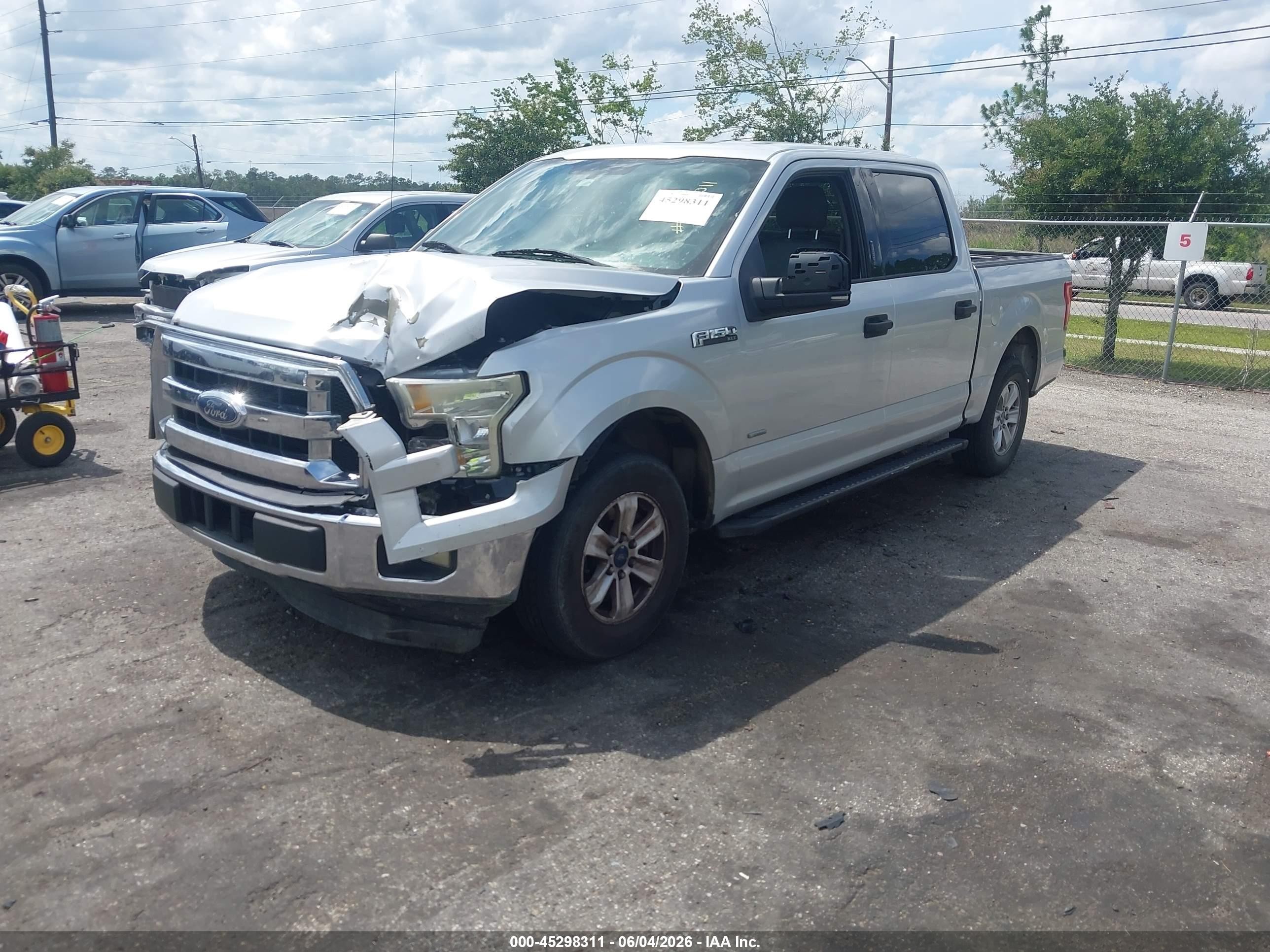2015 Ford F-150 Xlt Silver vin: 1FTEW1CP2FFA67952
