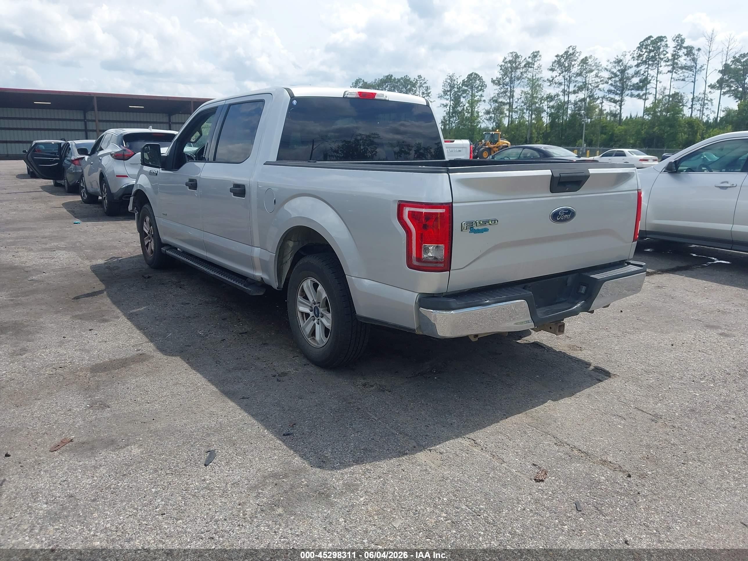2015 Ford F-150 Xlt Silver vin: 1FTEW1CP2FFA67952