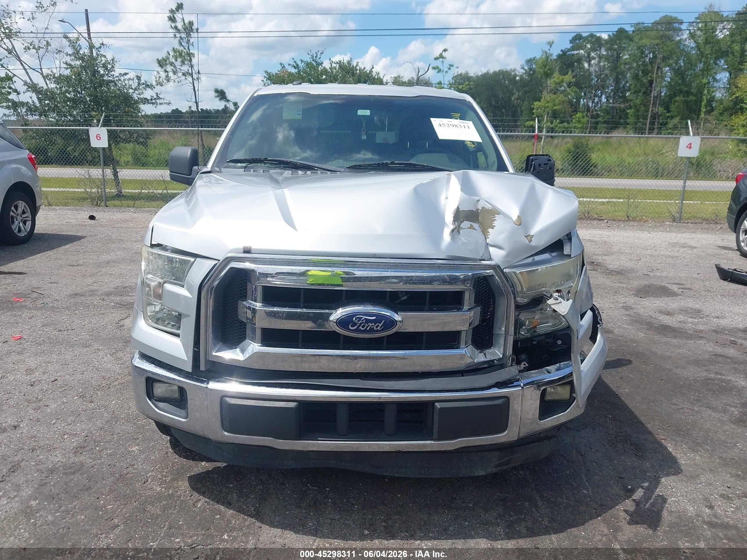 2015 Ford F-150 Xlt Silver vin: 1FTEW1CP2FFA67952