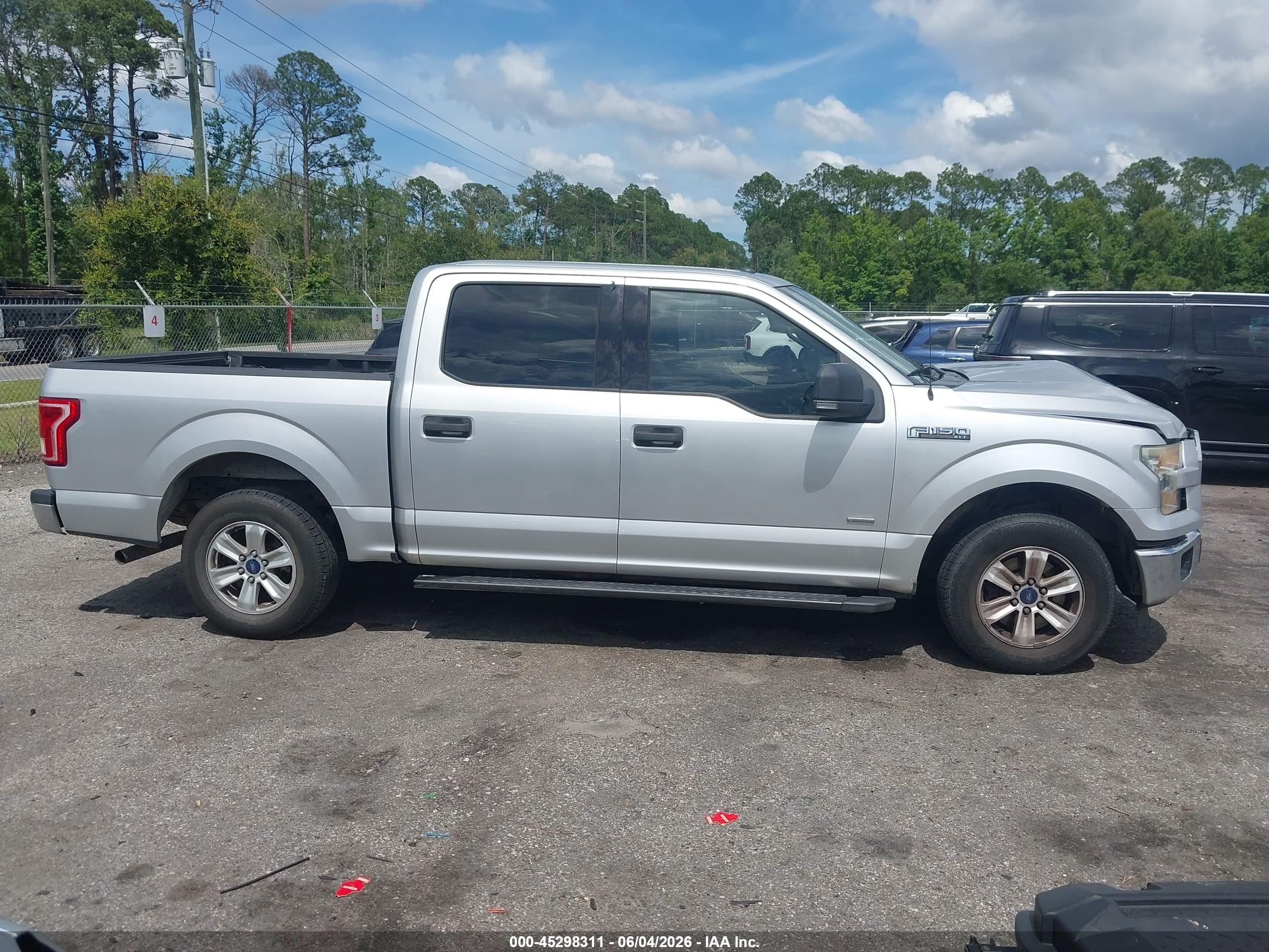 2015 Ford F-150 Xlt Silver vin: 1FTEW1CP2FFA67952