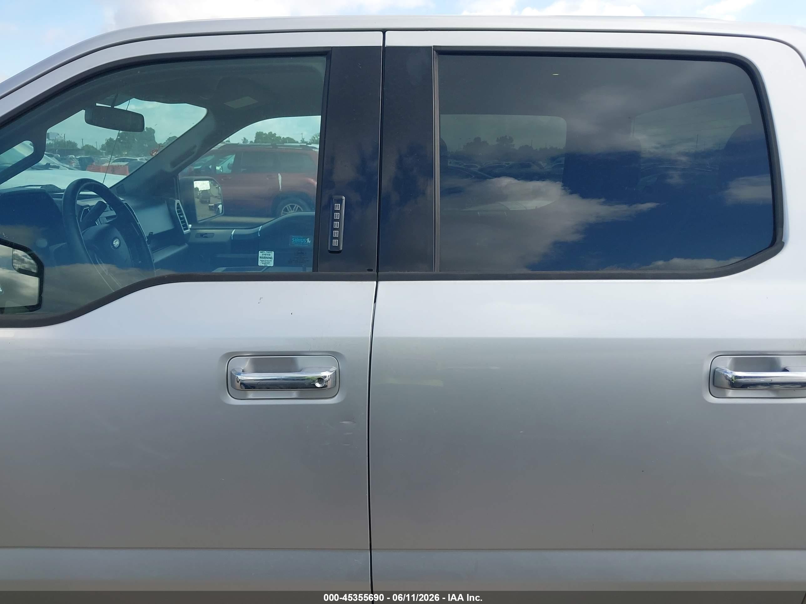2015 Ford F-150 Xlt Серебряный vin: 1FTEW1CP3FKF15364