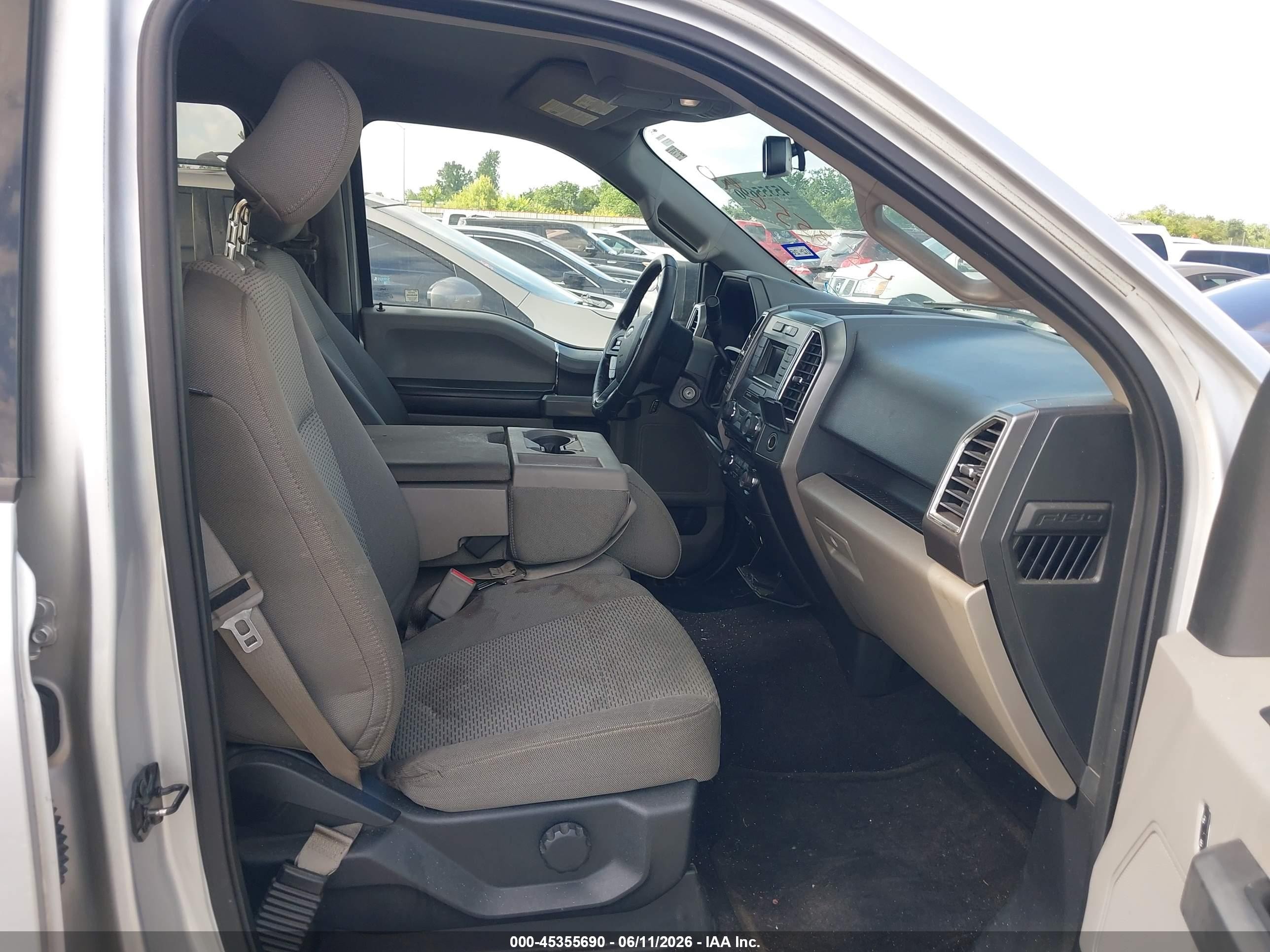2015 Ford F-150 Xlt Серебряный vin: 1FTEW1CP3FKF15364