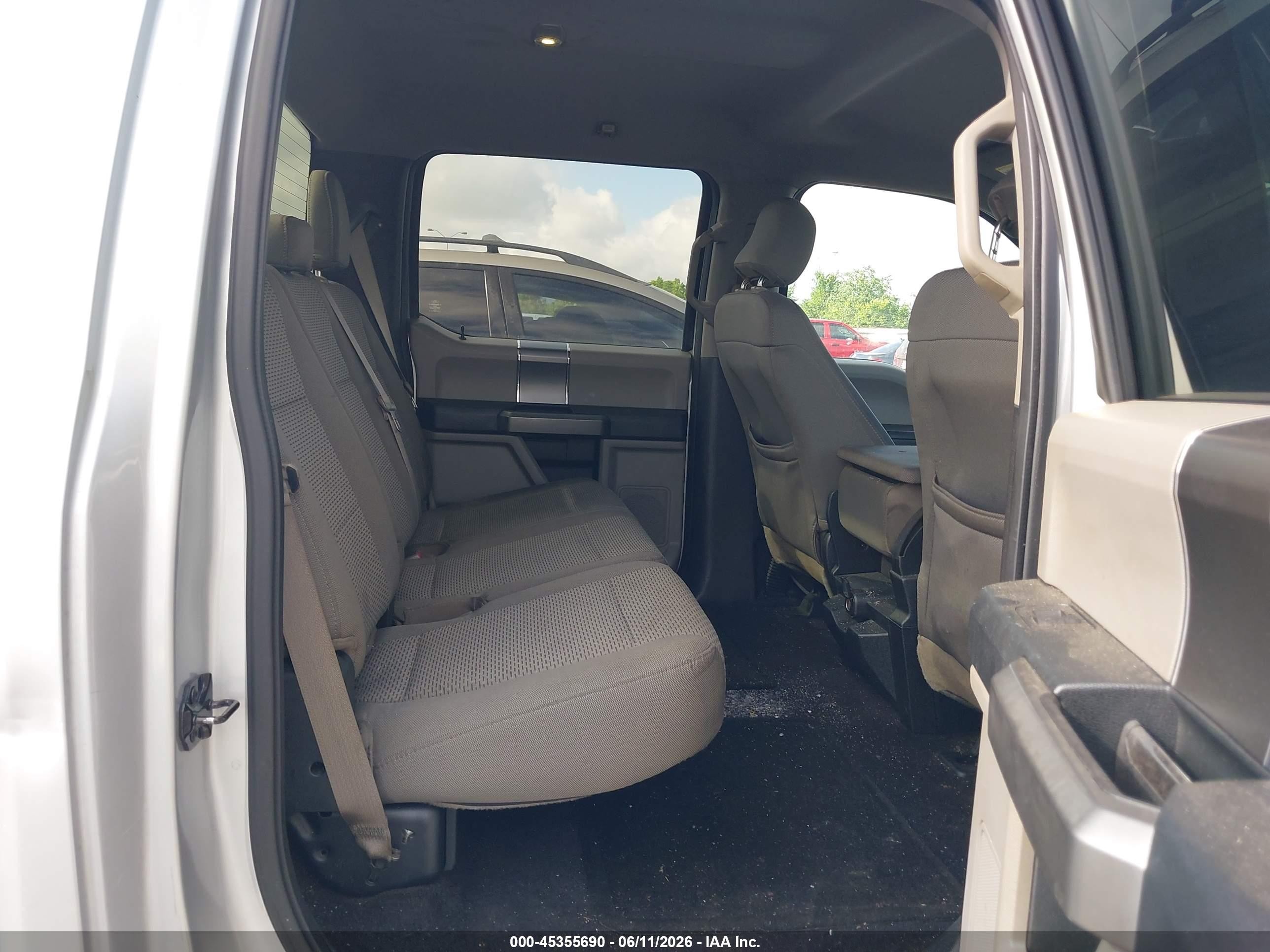 2015 Ford F-150 Xlt Серебряный vin: 1FTEW1CP3FKF15364