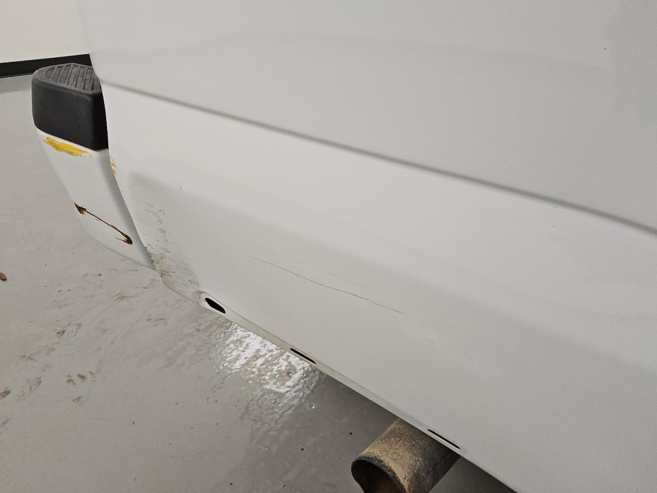 2015 Ford F150 Supercrew White vin: 1FTEW1CP6FKD55707 Damage: Right Bed Side, Dent(S) W/ Paint Dmg, 9 To 10 Inches
