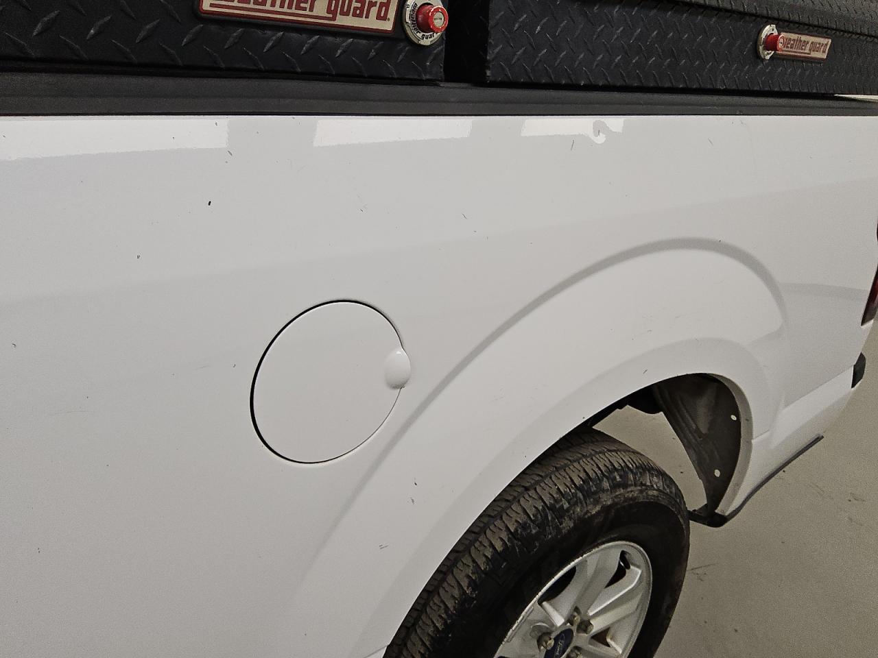 2015 Ford F150 Supercrew White vin: 1FTEW1CP6FKD55707 Damage: Left Bed Side, Dent(S) W/ Paint Dmg, 3 To 4 Inches