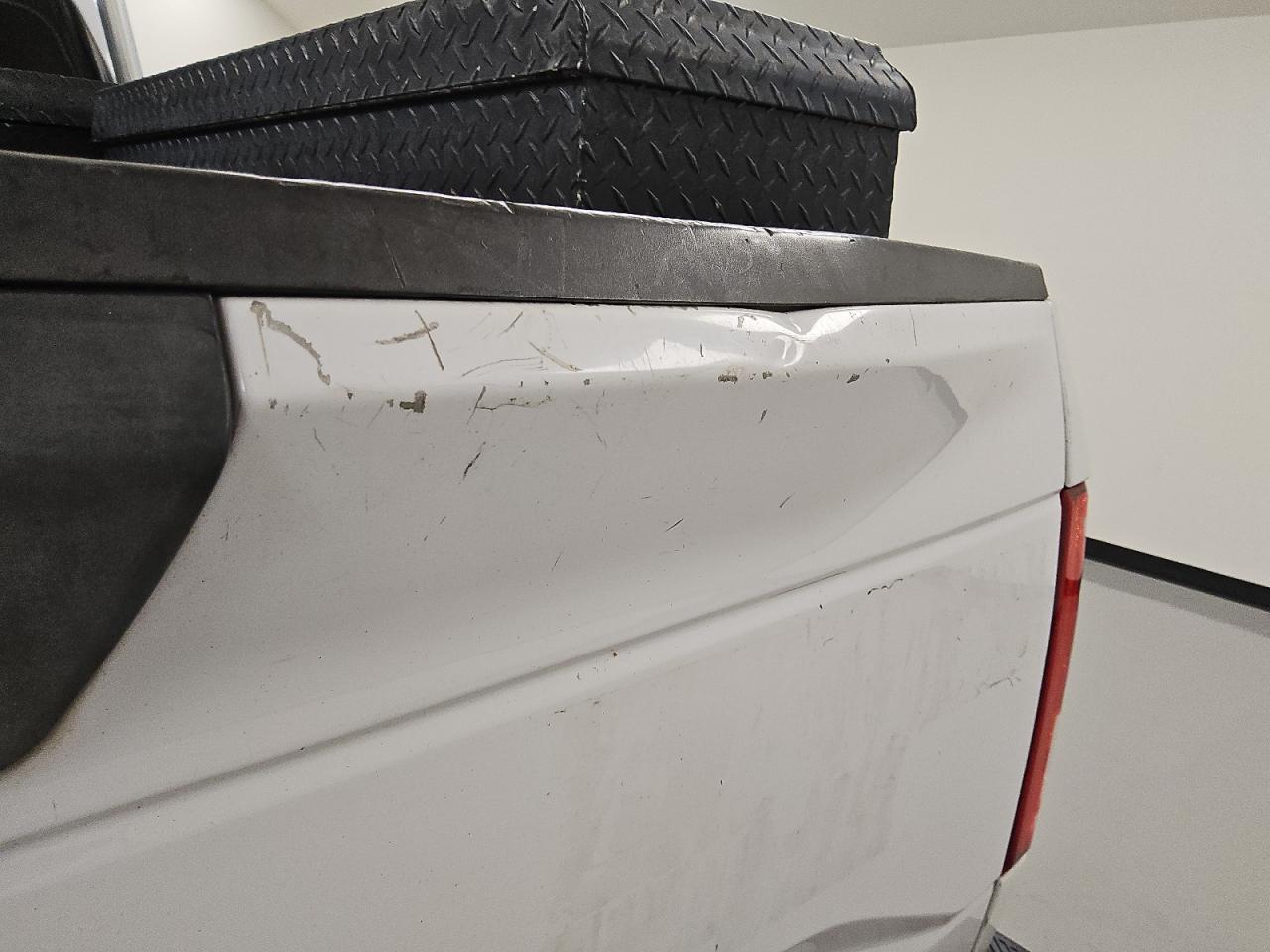 2015 Ford F150 Supercrew White vin: 1FTEW1CP6FKD55707 Damage: Tailgate, Dent(S) W/ Paint Dmg, > 12 Inches