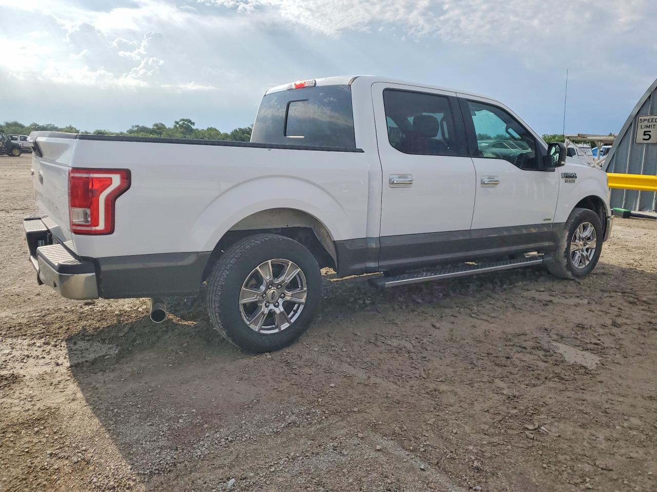 2016 Ford F150 Supercrew White vin: 1FTEW1CP6GKF99049